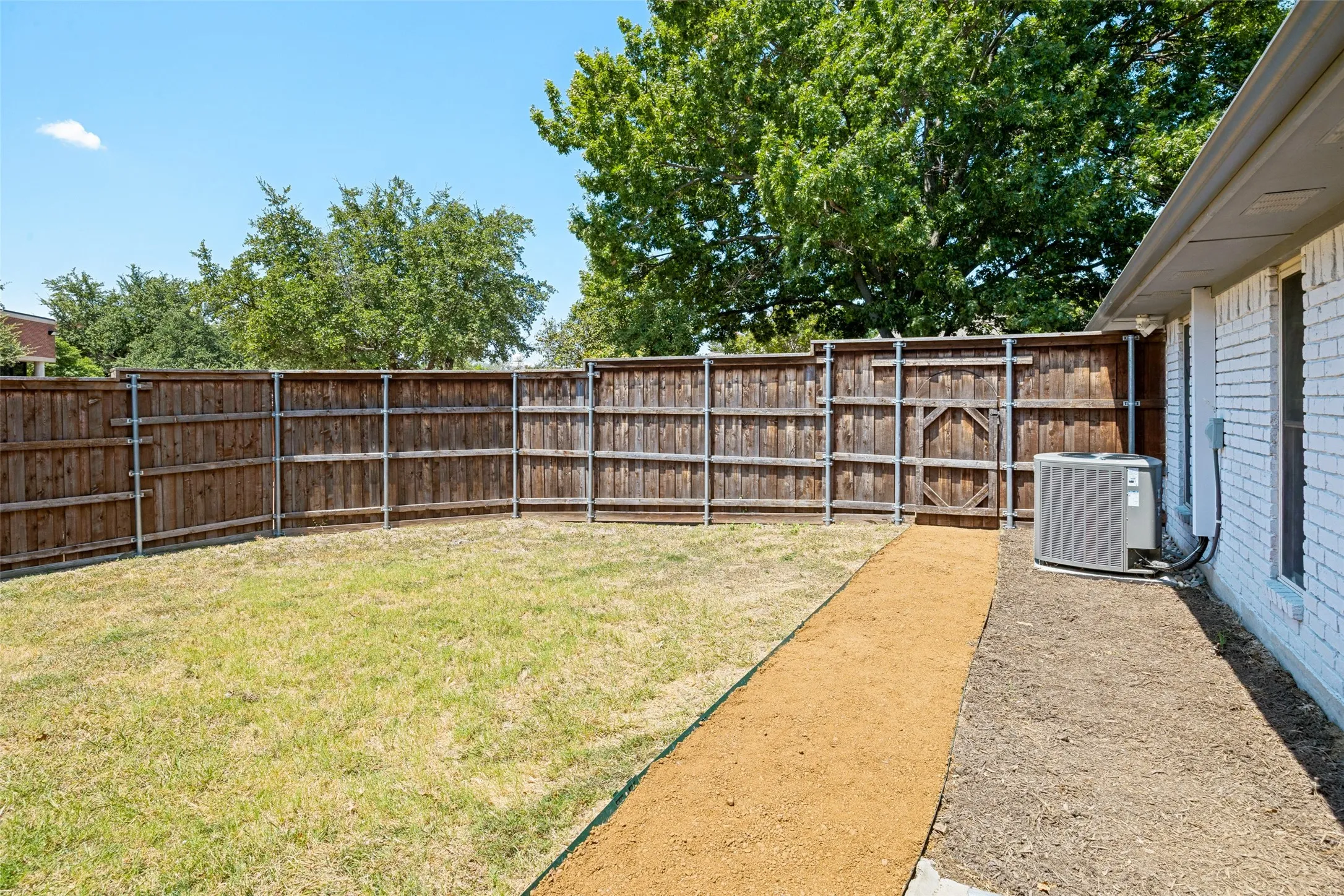 Single Family Residence For Sale in Dallas County , 1230 Richland Oaks Drive, Richardson, Texas 75081, 2 Bedroom, 2 Bathroom, 2 Garage spaces, 1,505 Sqft, built in 1978, mls#21355447, Real Estate Agent in Richardson, Homes For Sale in Dallas county, Homes For Sale in Richardson, Realtor in Richardson Texas, Real Estate Brokerage Independent Realty Texas, Luminita Cordes Realtor