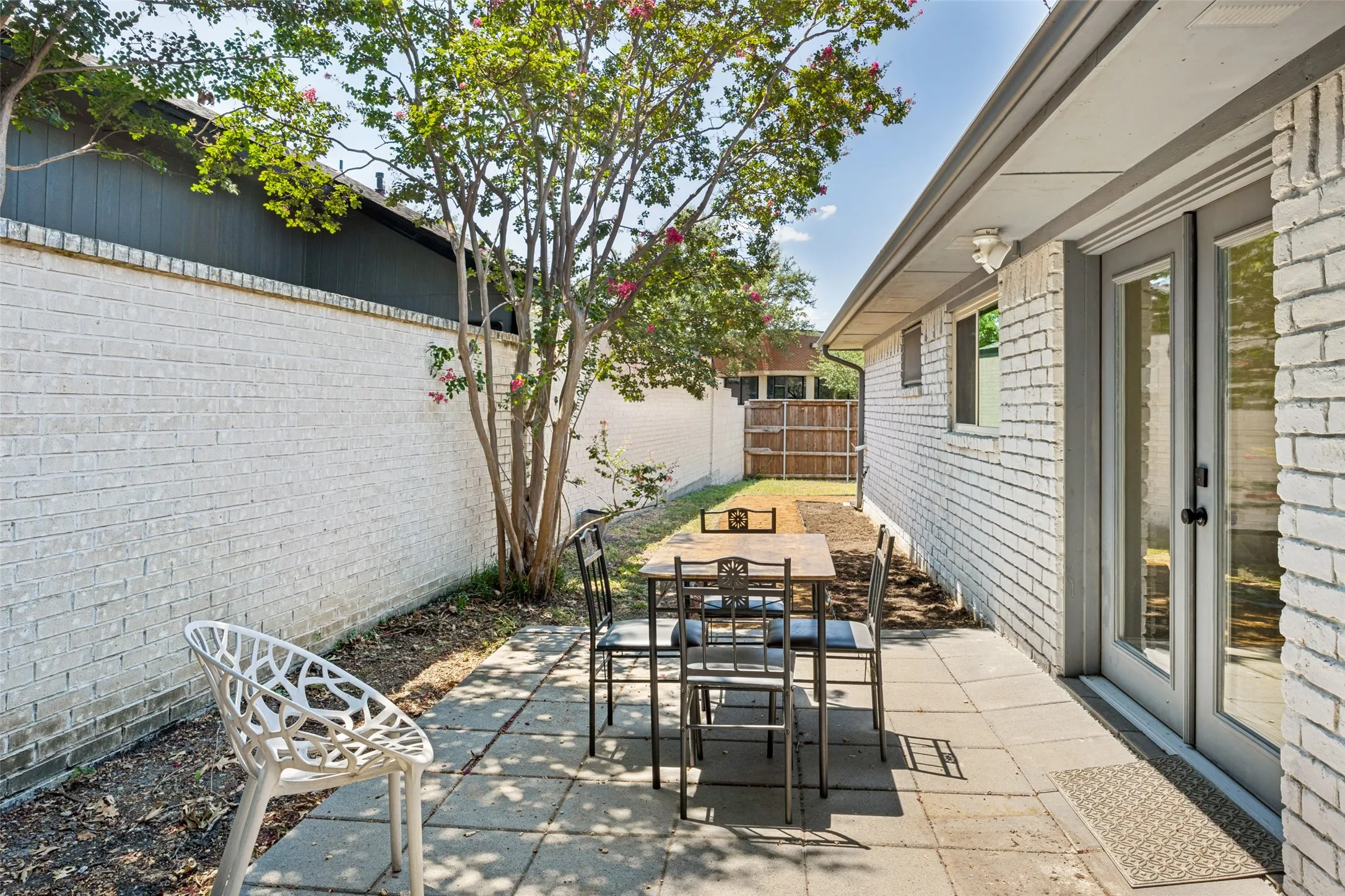 Single Family Residence For Sale in Dallas County , 1230 Richland Oaks Drive, Richardson, Texas 75081, 2 Bedroom, 2 Bathroom, 2 Garage spaces, 1,505 Sqft, built in 1978, mls#21355447, Real Estate Agent in Richardson, Homes For Sale in Dallas county, Homes For Sale in Richardson, Realtor in Richardson Texas, Real Estate Brokerage Independent Realty Texas, Luminita Cordes Realtor