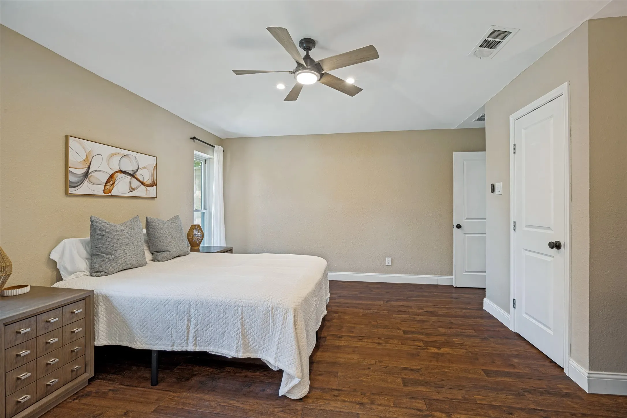Single Family Residence For Sale in Dallas County , 1230 Richland Oaks Drive, Richardson, Texas 75081, 2 Bedroom, 2 Bathroom, 2 Garage spaces, 1,505 Sqft, built in 1978, mls#21355447, Real Estate Agent in Richardson, Homes For Sale in Dallas county, Homes For Sale in Richardson, Realtor in Richardson Texas, Real Estate Brokerage Independent Realty Texas, Luminita Cordes Realtor