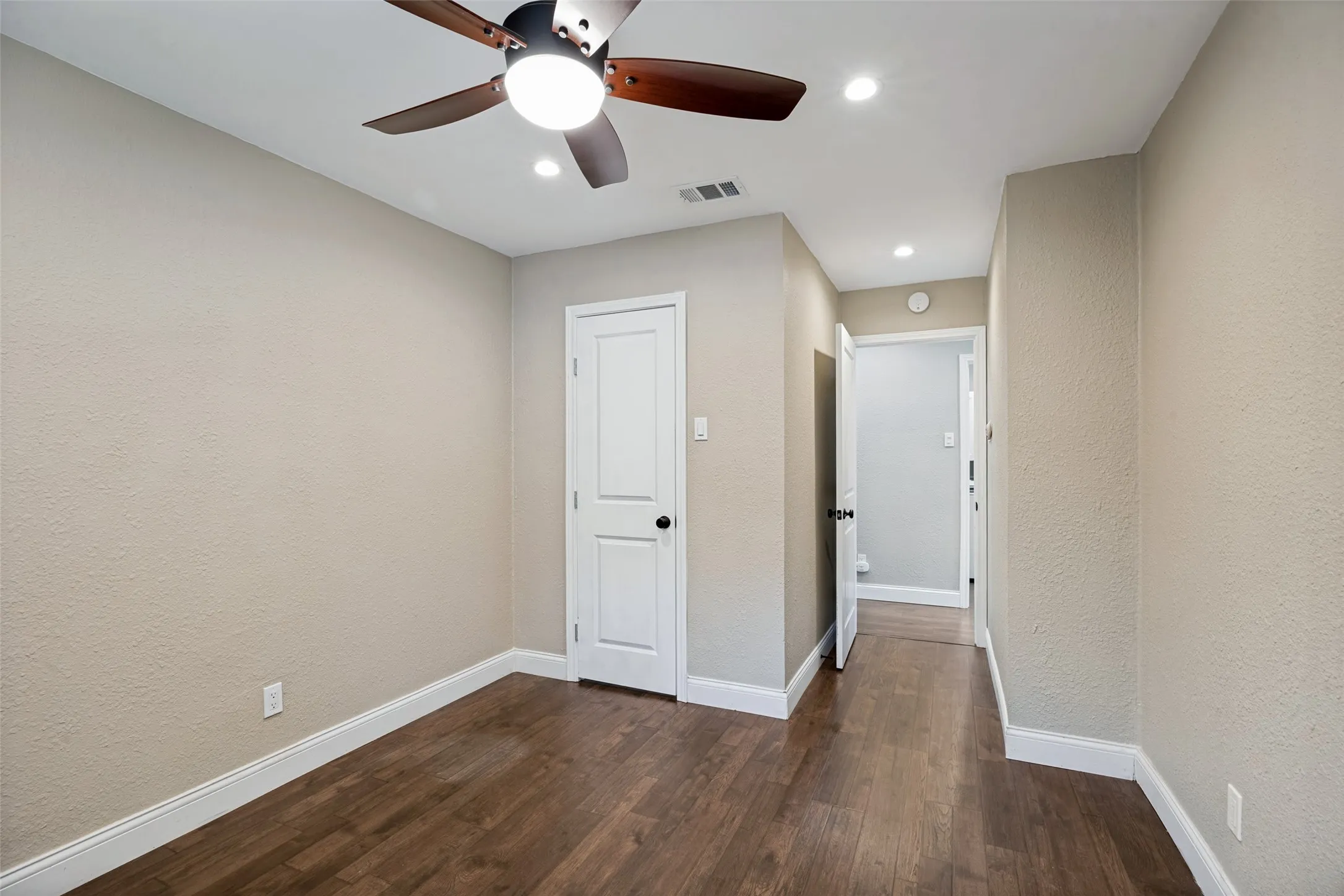 Single Family Residence For Sale in Dallas County , 1230 Richland Oaks Drive, Richardson, Texas 75081, 2 Bedroom, 2 Bathroom, 2 Garage spaces, 1,505 Sqft, built in 1978, mls#21355447, Real Estate Agent in Richardson, Homes For Sale in Dallas county, Homes For Sale in Richardson, Realtor in Richardson Texas, Real Estate Brokerage Independent Realty Texas, Luminita Cordes Realtor