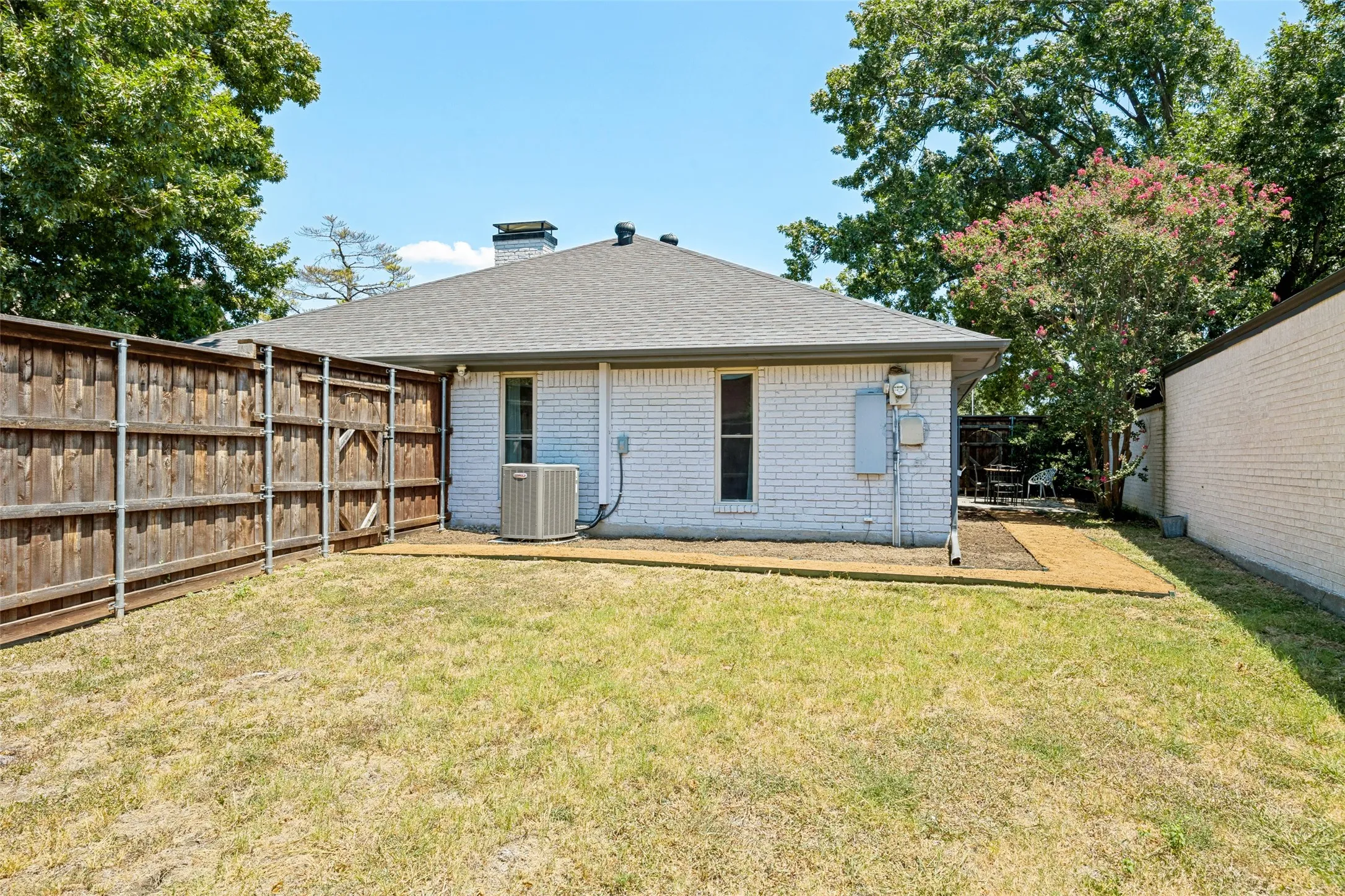 Single Family Residence For Sale in Dallas County , 1230 Richland Oaks Drive, Richardson, Texas 75081, 2 Bedroom, 2 Bathroom, 2 Garage spaces, 1,505 Sqft, built in 1978, mls#21355447, Real Estate Agent in Richardson, Homes For Sale in Dallas county, Homes For Sale in Richardson, Realtor in Richardson Texas, Real Estate Brokerage Independent Realty Texas, Luminita Cordes Realtor