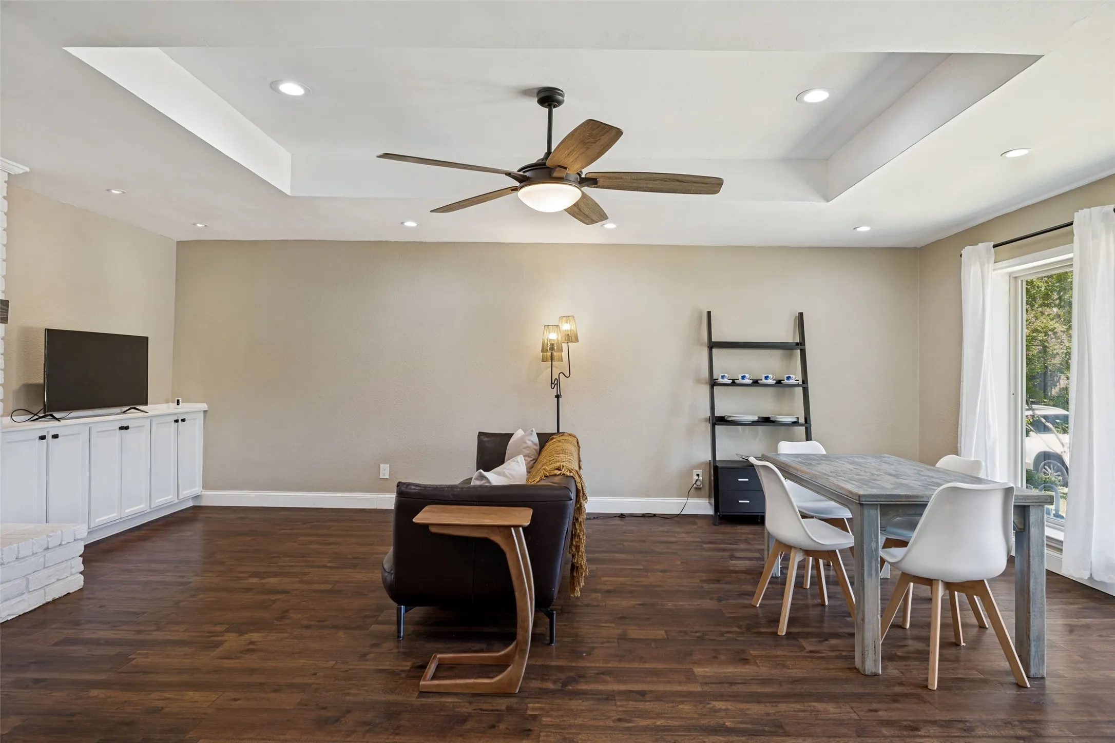 Single Family Residence For Sale in Dallas County , 1230 Richland Oaks Drive, Richardson, Texas 75081, 2 Bedroom, 2 Bathroom, 2 Garage spaces, 1,505 Sqft, built in 1978, mls#21355447, Real Estate Agent in Richardson, Homes For Sale in Dallas county, Homes For Sale in Richardson, Realtor in Richardson Texas, Real Estate Brokerage Independent Realty Texas, Luminita Cordes Realtor