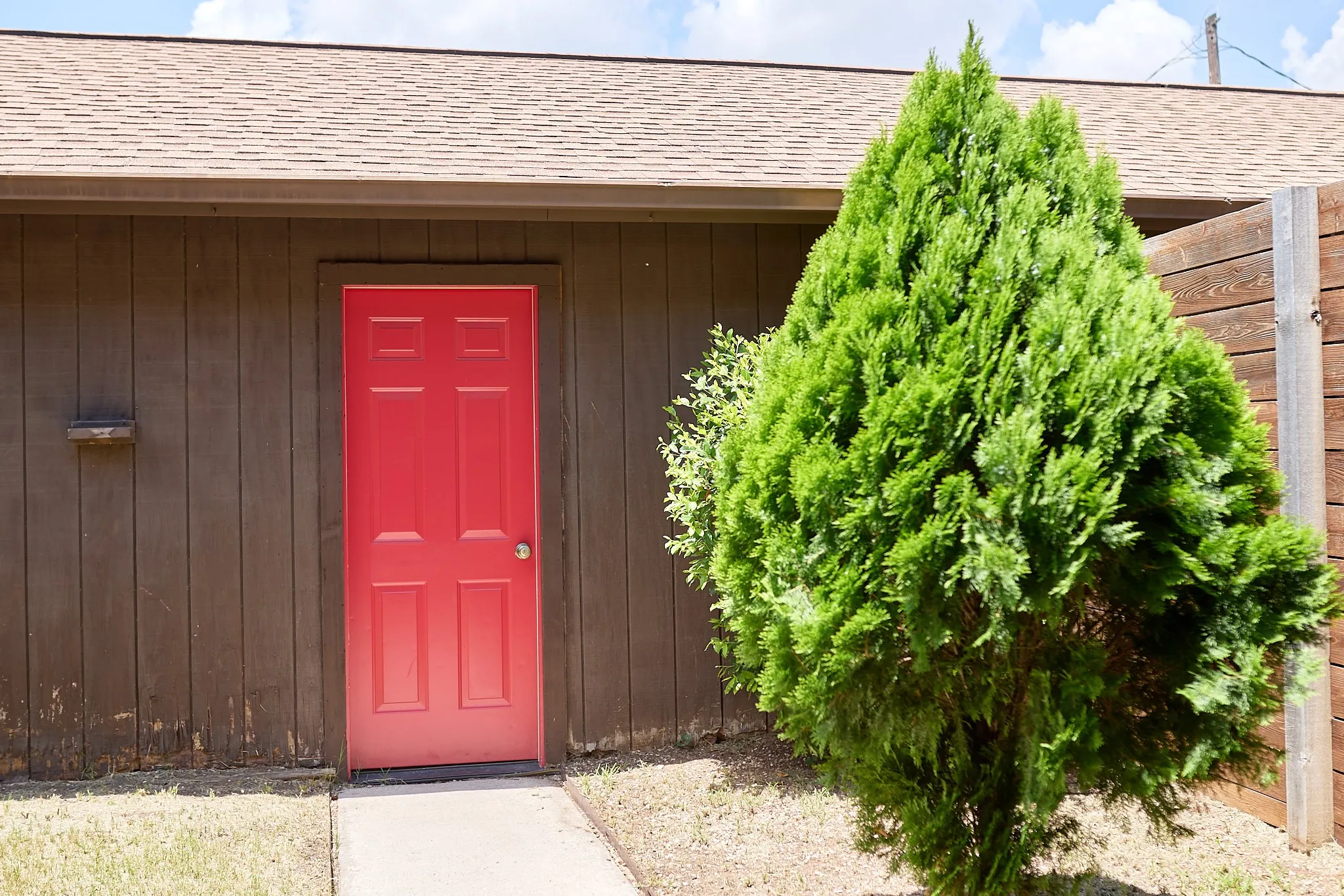 Townhouse For Rent in Denton County , 900 Kilkenny Court B, Denton, Texas 76210, 2 Bedroom, 1 Bathroom, 2 Garage spaces, 1,273 Sqft, built in 1983, mls#21357012, Real Estate Agent in Denton, Homes For Rent in Denton county, Homes For Rent in Denton, Realtor in Denton Texas, Real Estate Brokerage Independent Realty Texas, Luminita Cordes Realtor