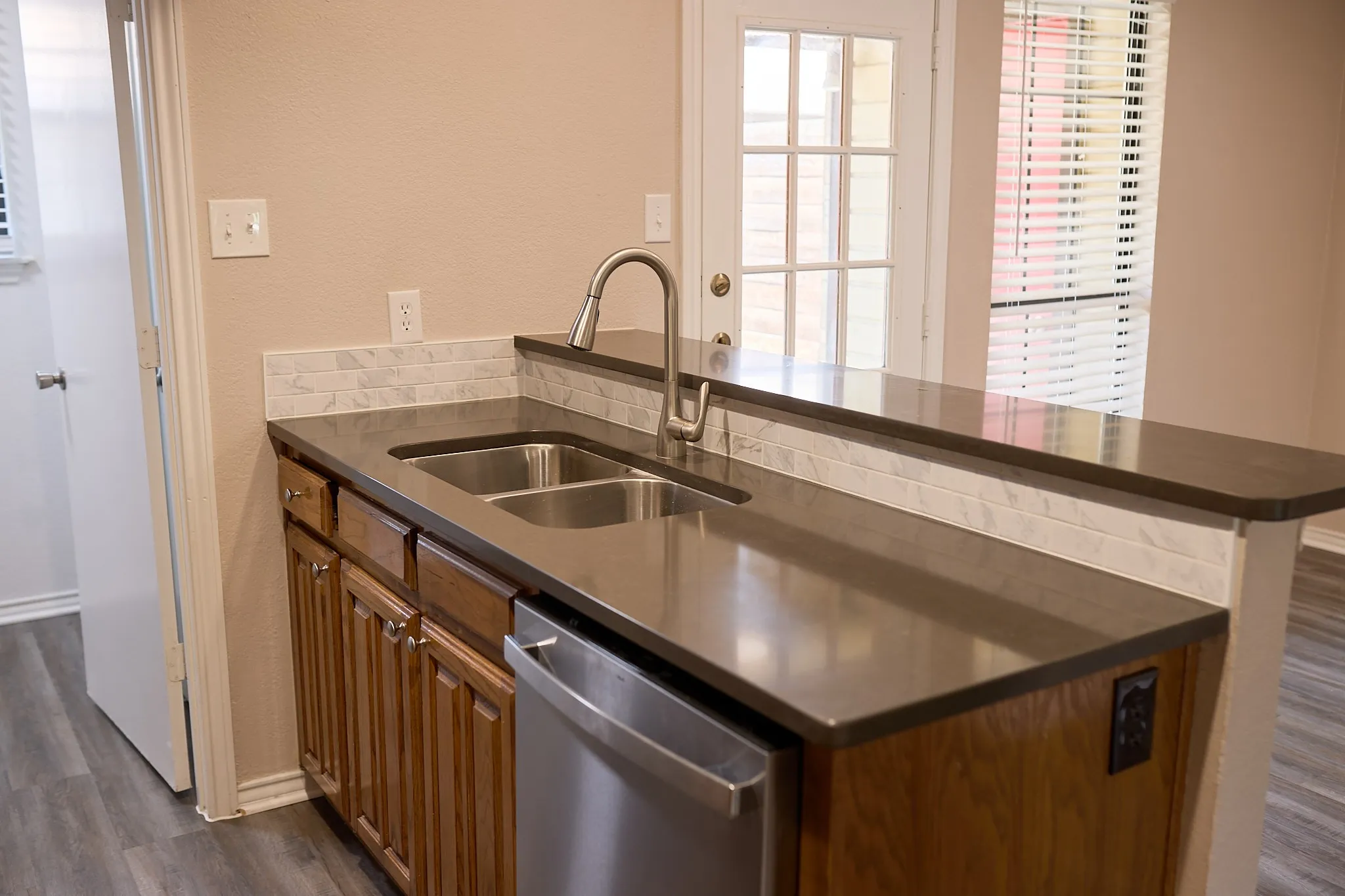 Townhouse For Rent in Denton County , 900 Kilkenny Court B, Denton, Texas 76210, 2 Bedroom, 1 Bathroom, 2 Garage spaces, 1,273 Sqft, built in 1983, mls#21357012, Real Estate Agent in Denton, Homes For Rent in Denton county, Homes For Rent in Denton, Realtor in Denton Texas, Real Estate Brokerage Independent Realty Texas, Luminita Cordes Realtor