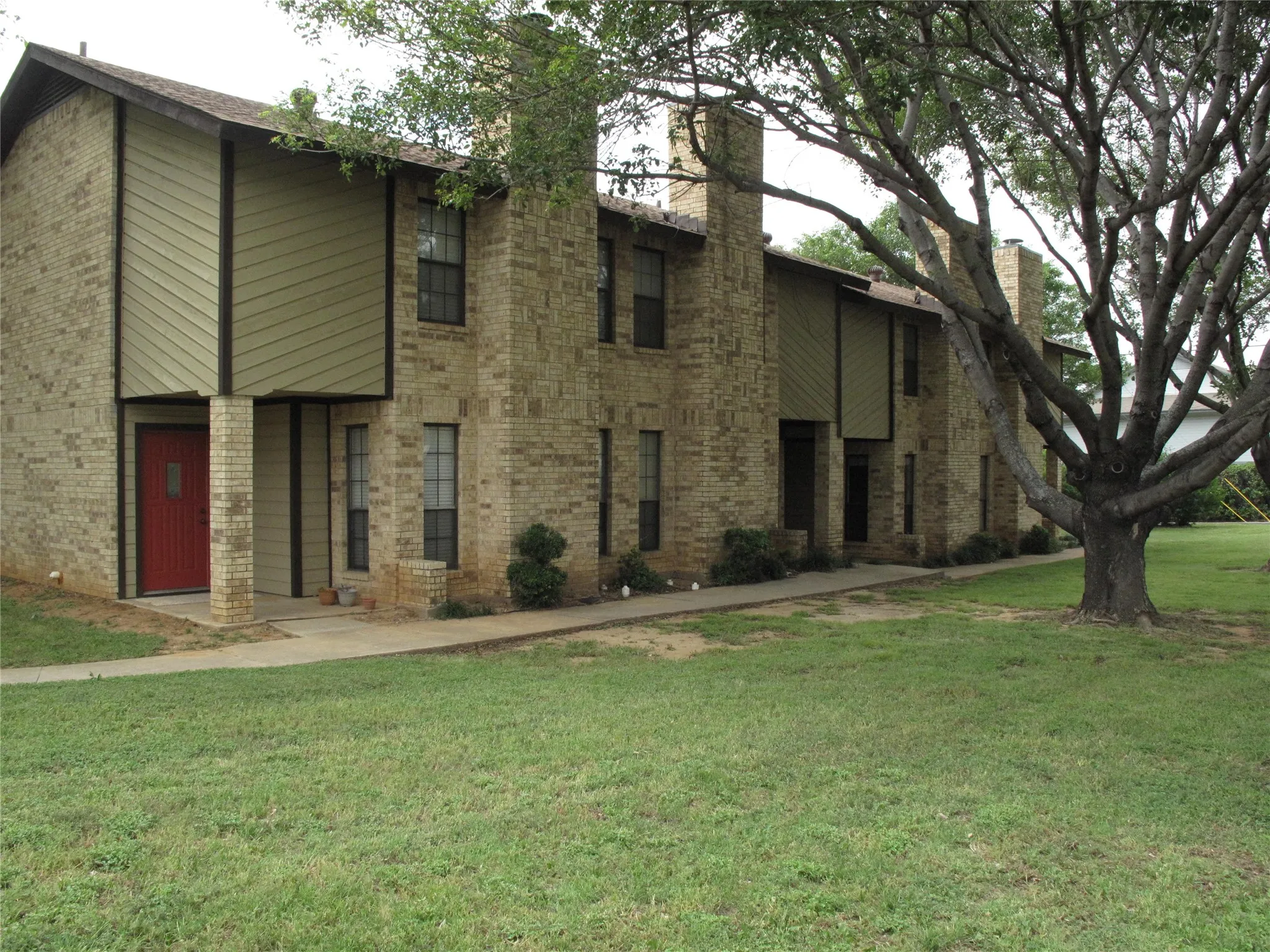 Townhouse For Rent in Denton County , 900 Kilkenny Court B, Denton, Texas 76210, 2 Bedroom, 1 Bathroom, 2 Garage spaces, 1,273 Sqft, built in 1983, mls#21357012, Real Estate Agent in Denton, Homes For Rent in Denton county, Homes For Rent in Denton, Realtor in Denton Texas, Real Estate Brokerage Independent Realty Texas, Luminita Cordes Realtor