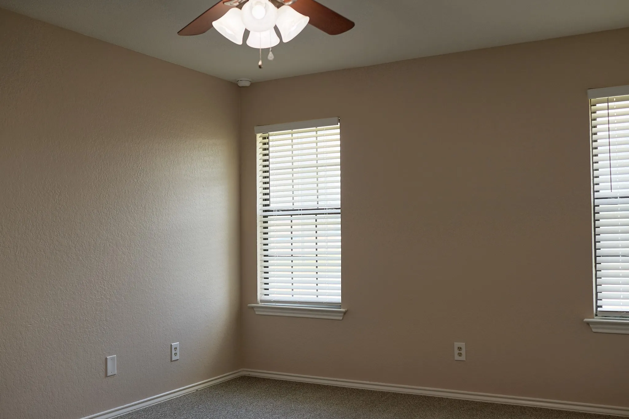 Townhouse For Rent in Denton County , 900 Kilkenny Court B, Denton, Texas 76210, 2 Bedroom, 1 Bathroom, 2 Garage spaces, 1,273 Sqft, built in 1983, mls#21357012, Real Estate Agent in Denton, Homes For Rent in Denton county, Homes For Rent in Denton, Realtor in Denton Texas, Real Estate Brokerage Independent Realty Texas, Luminita Cordes Realtor