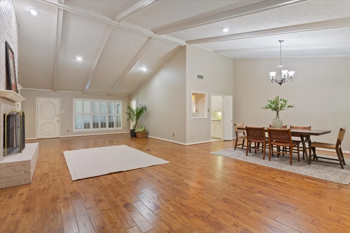 Single Family Residence For Sale in Mc Lennan County , 4108 Old Mill Road, Waco, Texas 76710, 2 Bedroom, 2 Bathroom, 2 Garage spaces, 2,464 Sqft, built in 1986, mls#21355511, Real Estate Agent in Waco, Homes For Sale in Mc Lennan county, Homes For Sale in Waco, Realtor in Waco Texas, Real Estate Brokerage Independent Realty Texas, Luminita Cordes Realtor