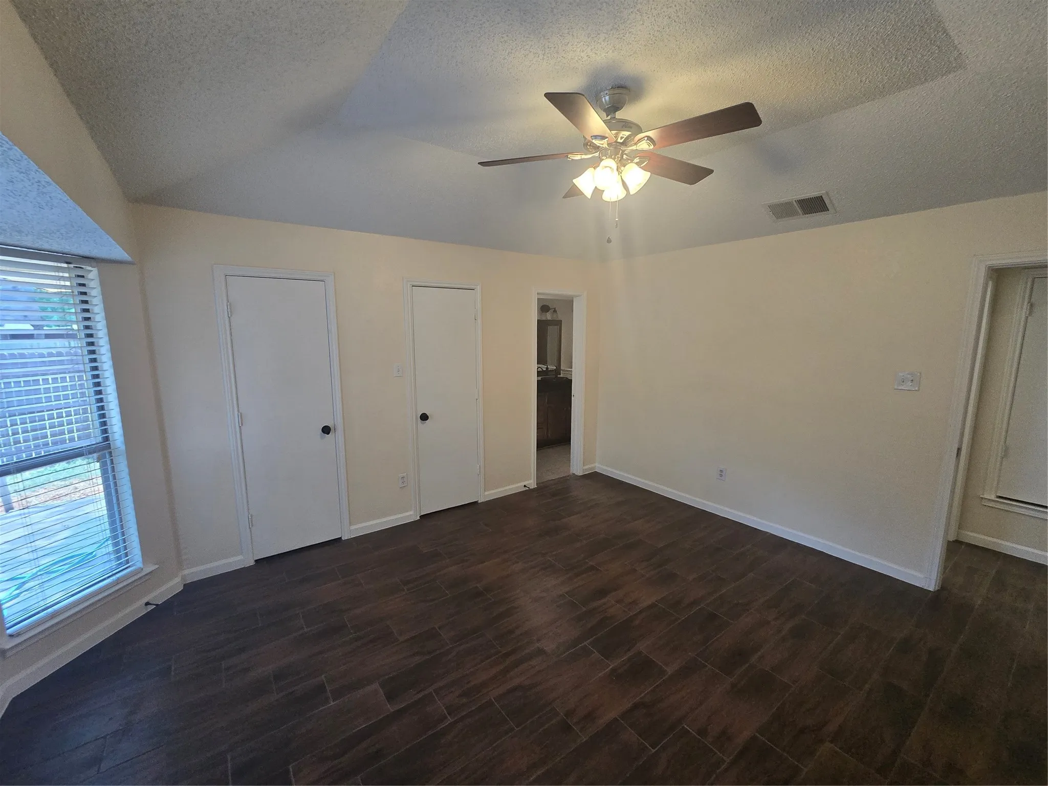 Single Family Residence For Rent in Tarrant County , 508 Tarragon Lane, Euless, Texas 76039, 3 Bedroom, 2 Bathroom, 2 Garage spaces, 1,434 Sqft, built in 1984, mls#21356810, Real Estate Agent in Euless, Homes For Rent in Tarrant county, Homes For Rent in Euless, Realtor in Euless Texas, Real Estate Brokerage Independent Realty Texas, Luminita Cordes Realtor