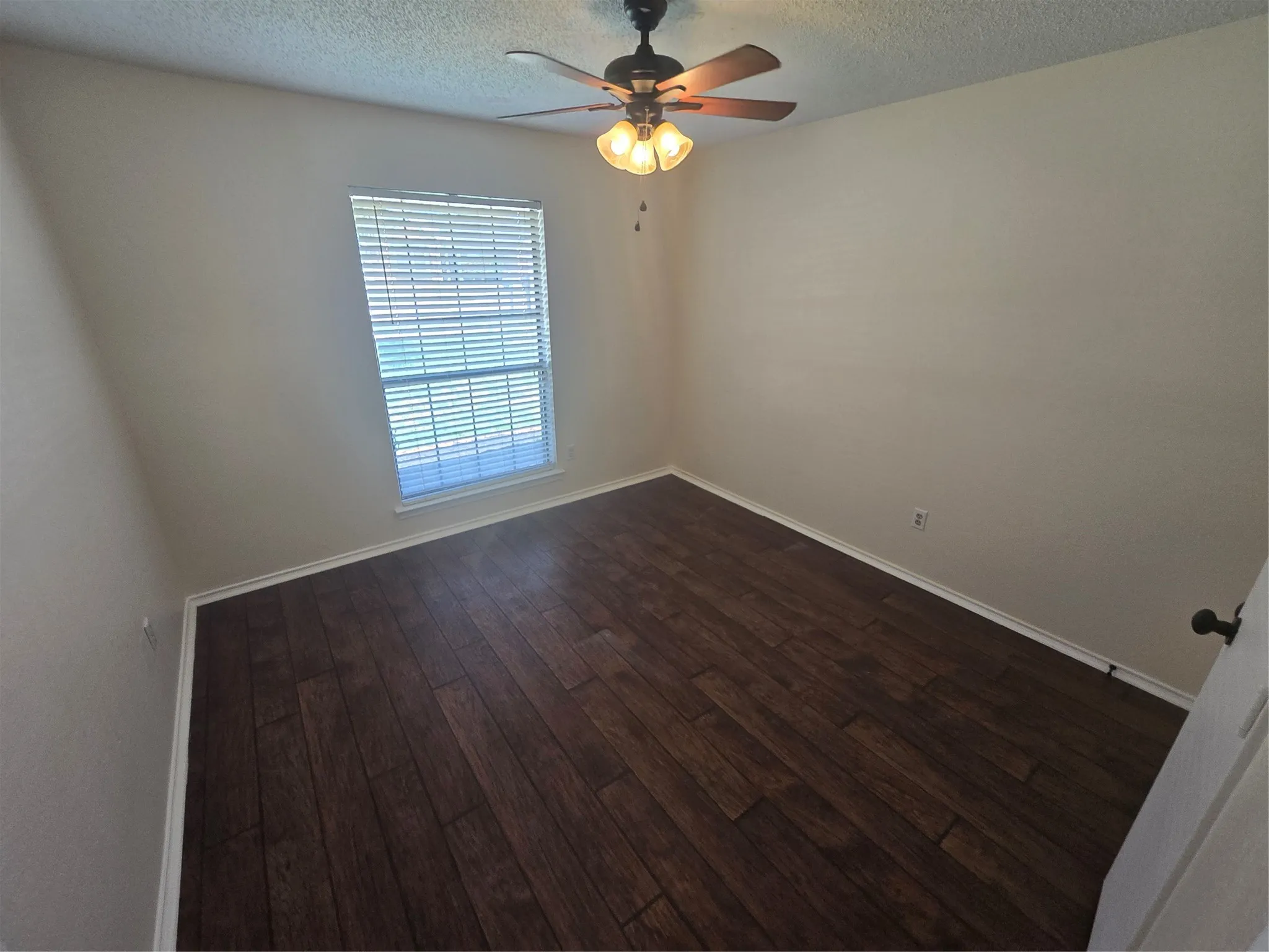 Single Family Residence For Rent in Tarrant County , 508 Tarragon Lane, Euless, Texas 76039, 3 Bedroom, 2 Bathroom, 2 Garage spaces, 1,434 Sqft, built in 1984, mls#21356810, Real Estate Agent in Euless, Homes For Rent in Tarrant county, Homes For Rent in Euless, Realtor in Euless Texas, Real Estate Brokerage Independent Realty Texas, Luminita Cordes Realtor