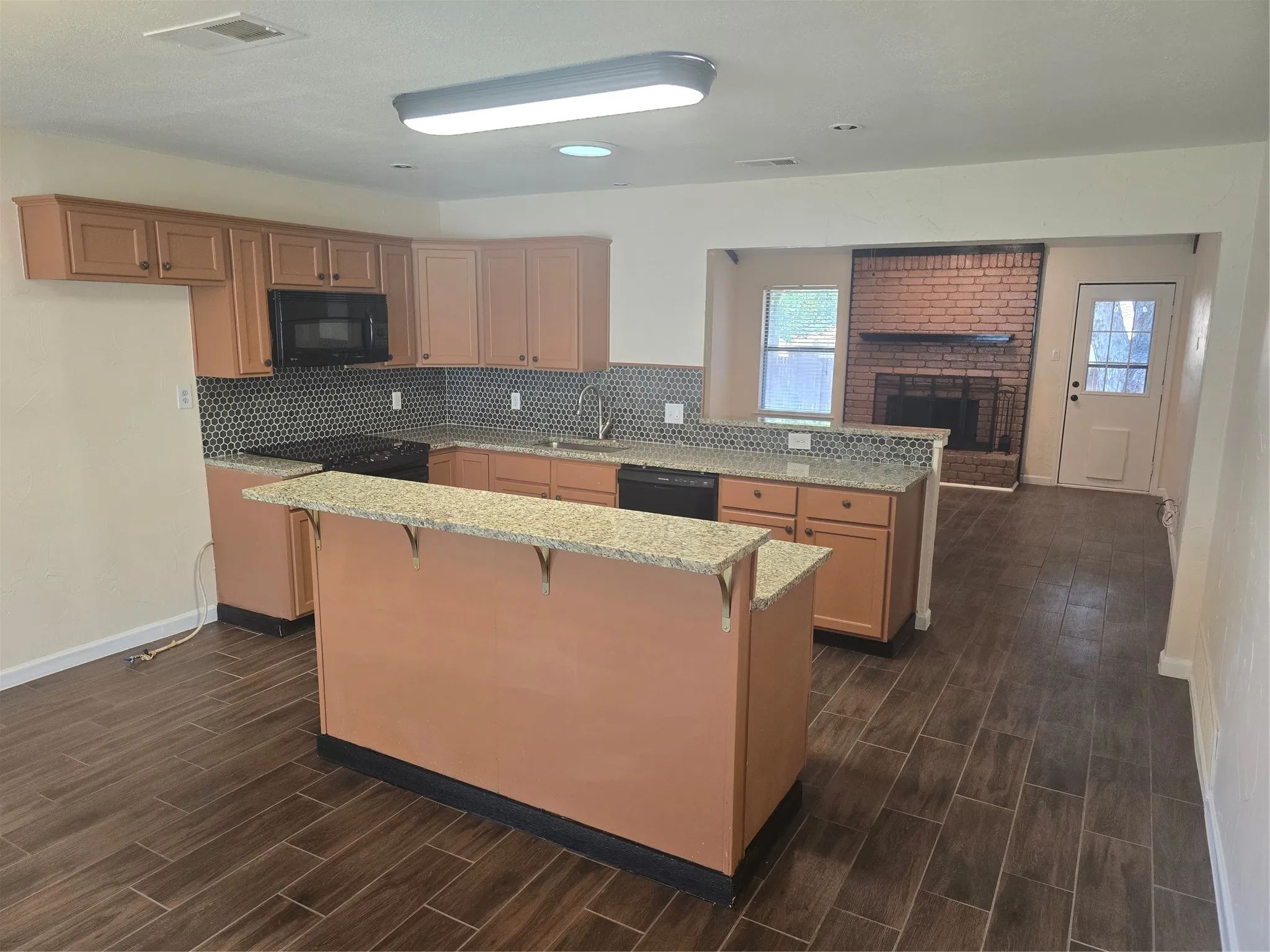 Single Family Residence For Rent in Tarrant County , 508 Tarragon Lane, Euless, Texas 76039, 3 Bedroom, 2 Bathroom, 2 Garage spaces, 1,434 Sqft, built in 1984, mls#21356810, Real Estate Agent in Euless, Homes For Rent in Tarrant county, Homes For Rent in Euless, Realtor in Euless Texas, Real Estate Brokerage Independent Realty Texas, Luminita Cordes Realtor