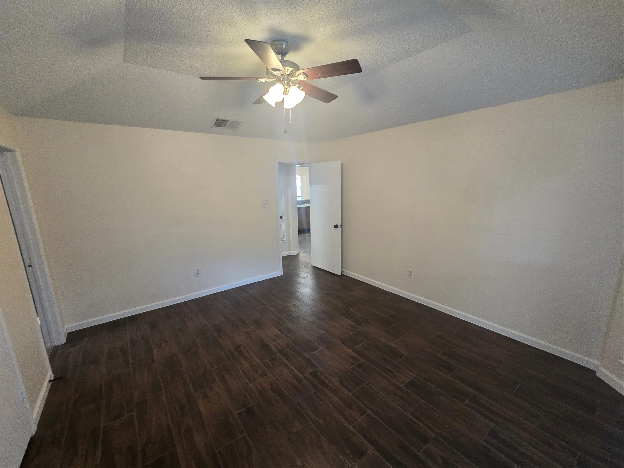 Single Family Residence For Rent in Tarrant County , 508 Tarragon Lane, Euless, Texas 76039, 3 Bedroom, 2 Bathroom, 2 Garage spaces, 1,434 Sqft, built in 1984, mls#21356810, Real Estate Agent in Euless, Homes For Rent in Tarrant county, Homes For Rent in Euless, Realtor in Euless Texas, Real Estate Brokerage Independent Realty Texas, Luminita Cordes Realtor