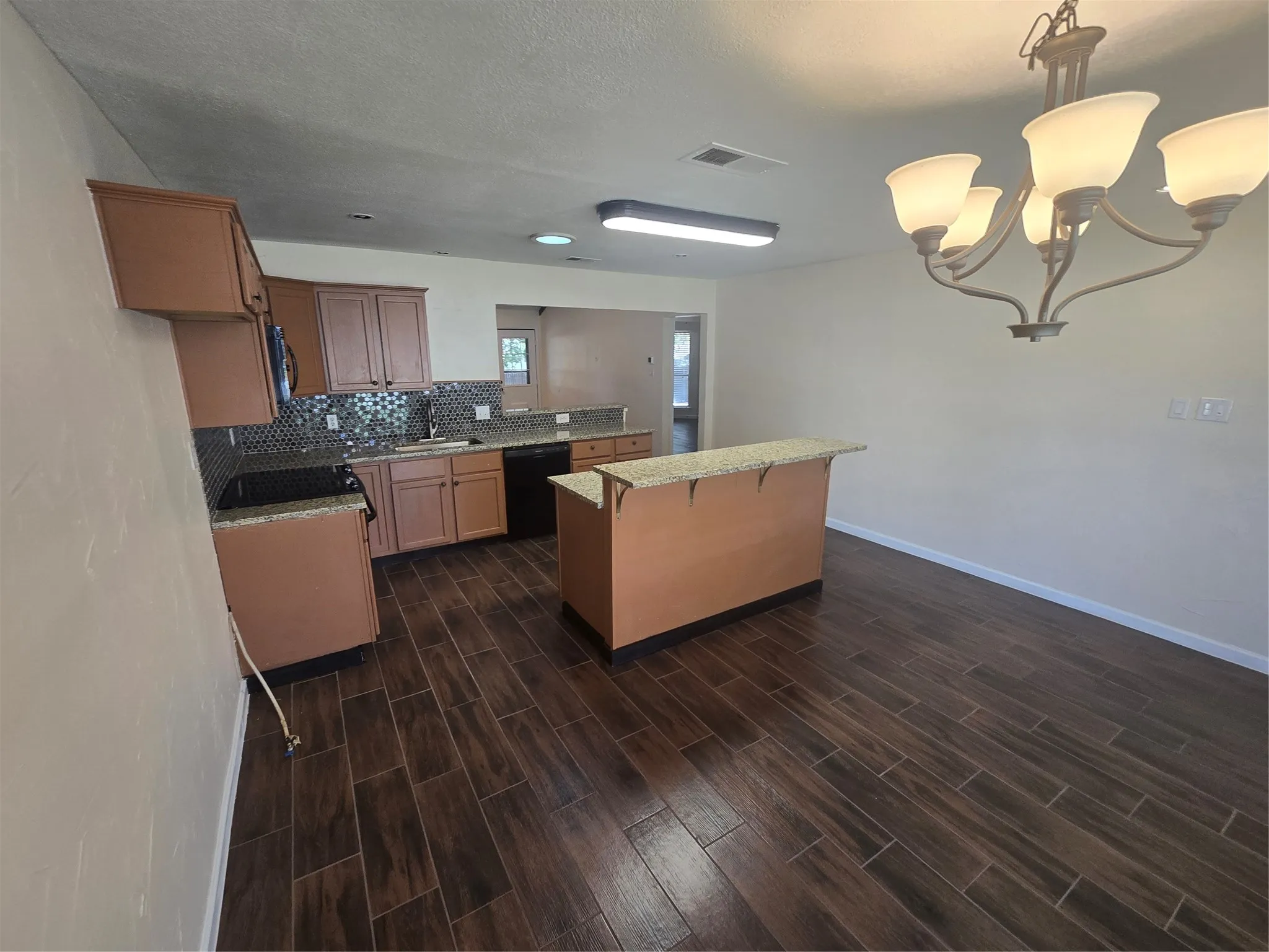 Single Family Residence For Rent in Tarrant County , 508 Tarragon Lane, Euless, Texas 76039, 3 Bedroom, 2 Bathroom, 2 Garage spaces, 1,434 Sqft, built in 1984, mls#21356810, Real Estate Agent in Euless, Homes For Rent in Tarrant county, Homes For Rent in Euless, Realtor in Euless Texas, Real Estate Brokerage Independent Realty Texas, Luminita Cordes Realtor