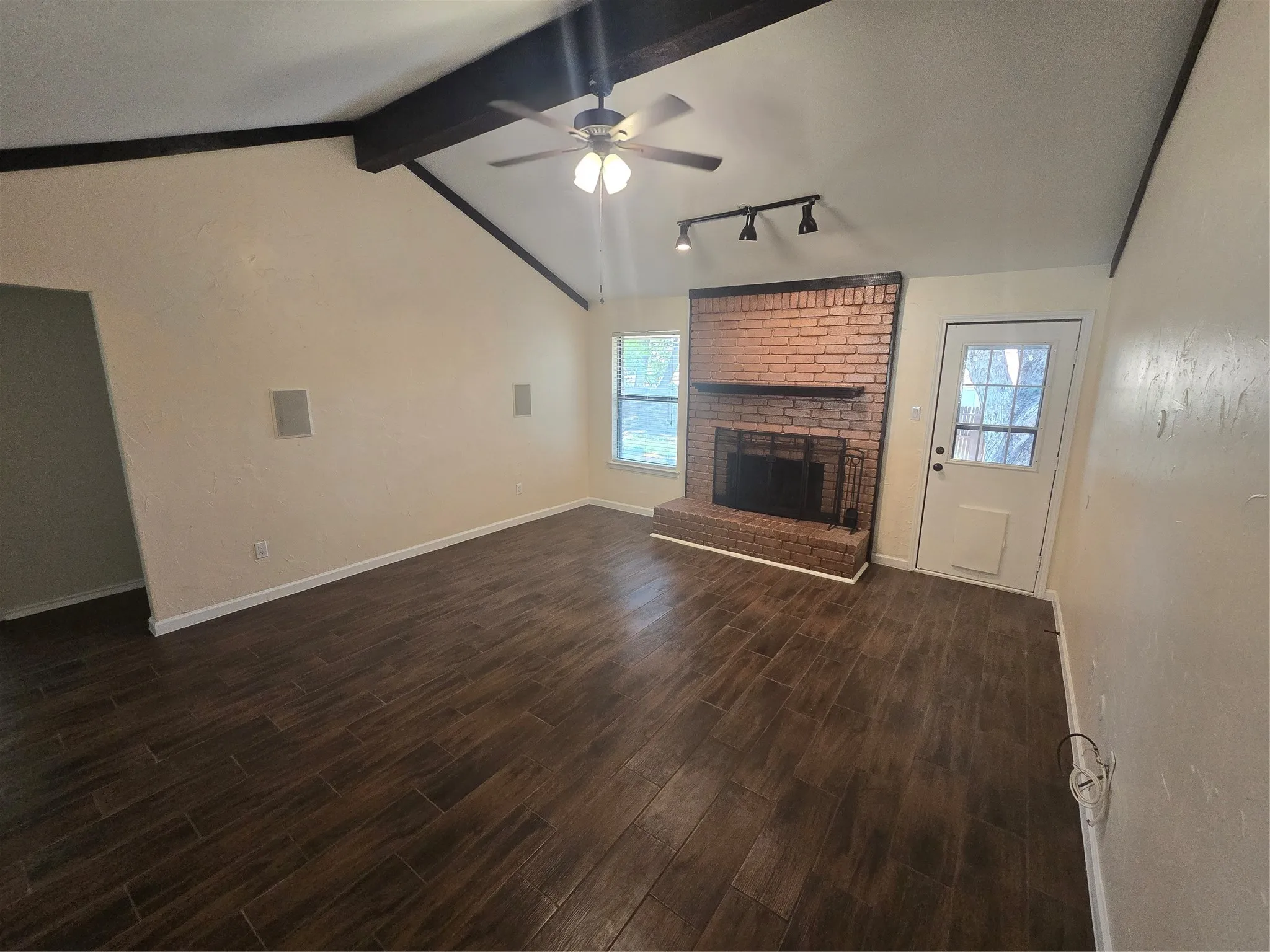 Single Family Residence For Rent in Tarrant County , 508 Tarragon Lane, Euless, Texas 76039, 3 Bedroom, 2 Bathroom, 2 Garage spaces, 1,434 Sqft, built in 1984, mls#21356810, Real Estate Agent in Euless, Homes For Rent in Tarrant county, Homes For Rent in Euless, Realtor in Euless Texas, Real Estate Brokerage Independent Realty Texas, Luminita Cordes Realtor