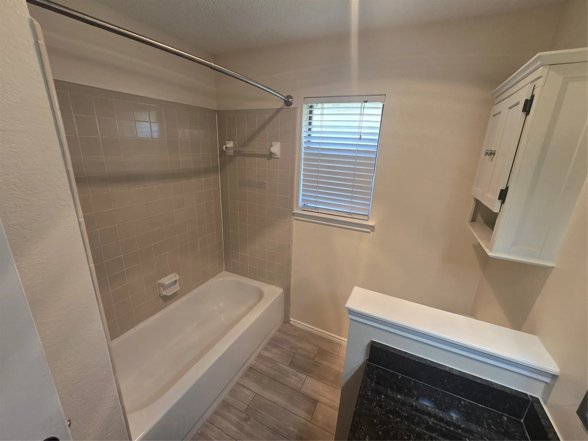 Single Family Residence For Rent in Tarrant County , 508 Tarragon Lane, Euless, Texas 76039, 3 Bedroom, 2 Bathroom, 2 Garage spaces, 1,434 Sqft, built in 1984, mls#21356810, Real Estate Agent in Euless, Homes For Rent in Tarrant county, Homes For Rent in Euless, Realtor in Euless Texas, Real Estate Brokerage Independent Realty Texas, Luminita Cordes Realtor