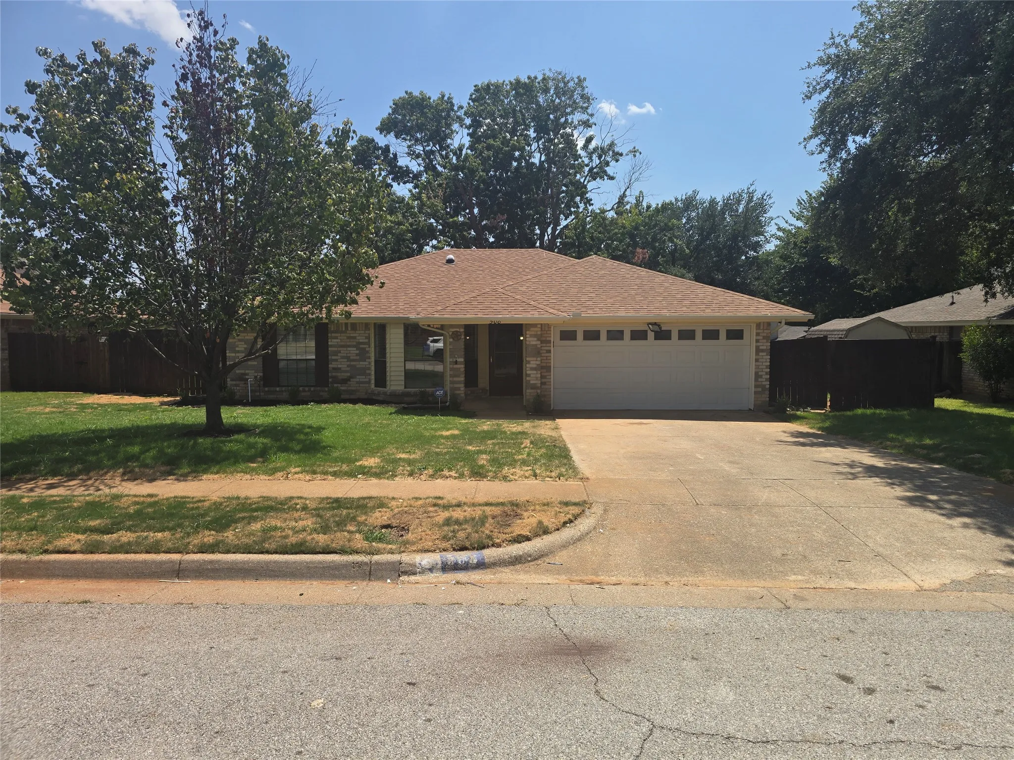 Single Family Residence For Rent in Tarrant County , 508 Tarragon Lane, Euless, Texas 76039, 3 Bedroom, 2 Bathroom, 2 Garage spaces, 1,434 Sqft, built in 1984, mls#21356810, Real Estate Agent in Euless, Homes For Rent in Tarrant county, Homes For Rent in Euless, Realtor in Euless Texas, Real Estate Brokerage Independent Realty Texas, Luminita Cordes Realtor