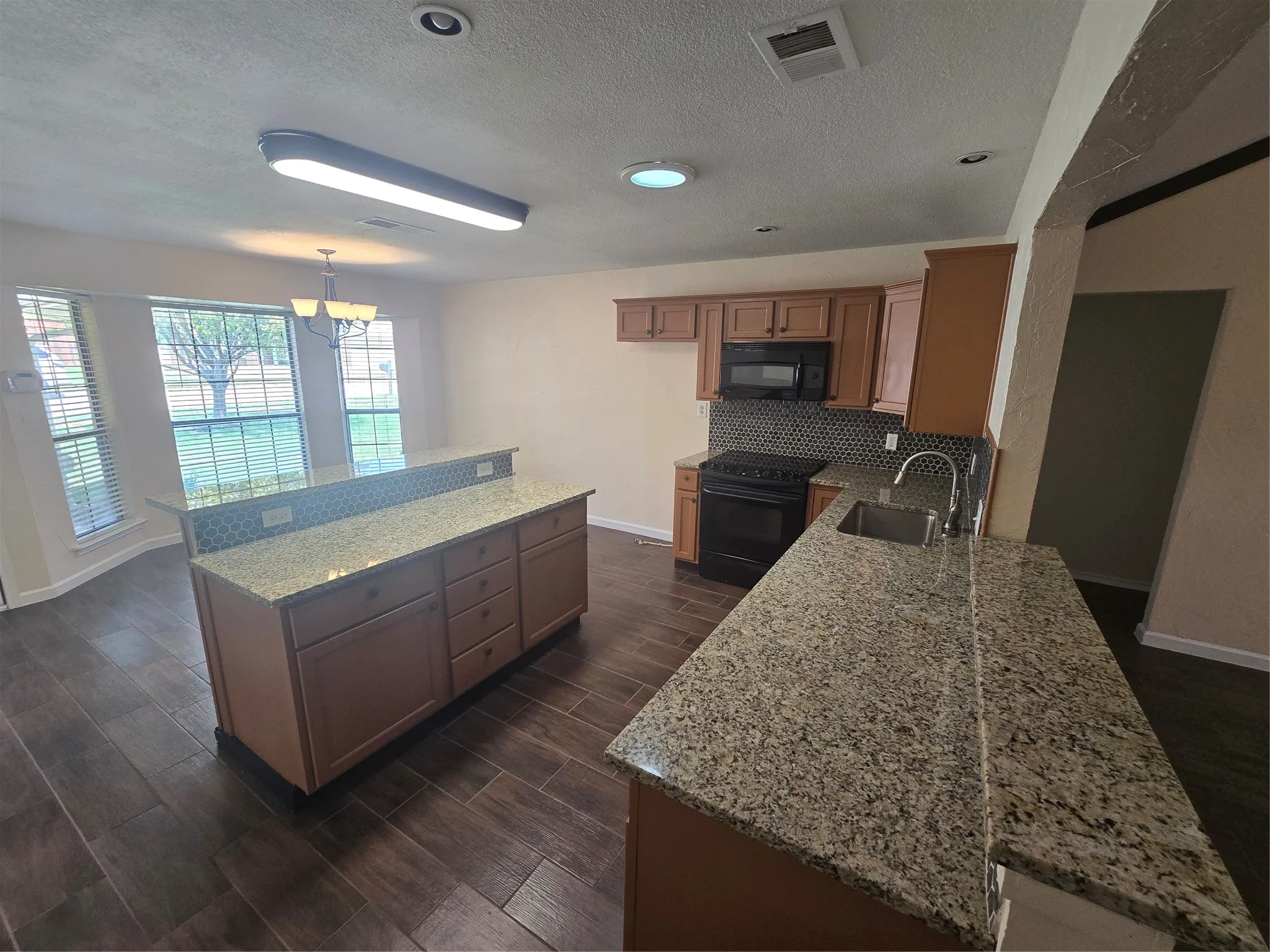 Single Family Residence For Rent in Tarrant County , 508 Tarragon Lane, Euless, Texas 76039, 3 Bedroom, 2 Bathroom, 2 Garage spaces, 1,434 Sqft, built in 1984, mls#21356810, Real Estate Agent in Euless, Homes For Rent in Tarrant county, Homes For Rent in Euless, Realtor in Euless Texas, Real Estate Brokerage Independent Realty Texas, Luminita Cordes Realtor