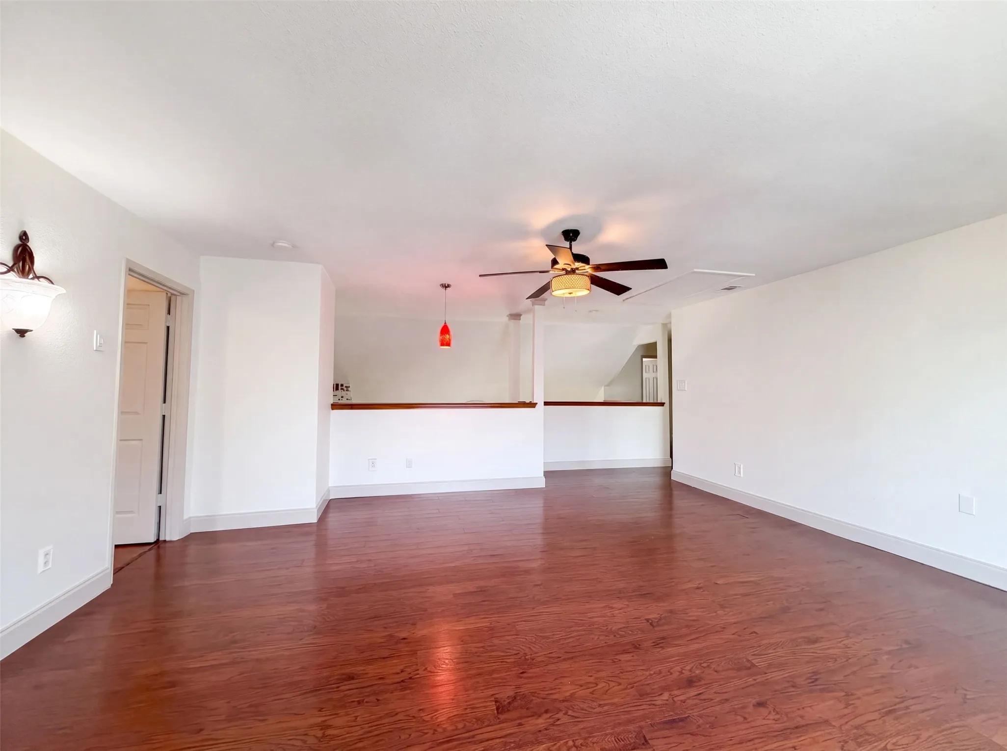 Single Family Residence For Sale in Tarrant County , 6315 Meadow Glen Drive, Arlington, Texas 76018, 5 Bedroom, 3 Bathroom, 2 Garage spaces, 2,762 Sqft, built in 1986, mls#21357014, Real Estate Agent in Arlington, Homes For Sale in Tarrant county, Homes For Sale in Arlington, Realtor in Arlington Texas, Real Estate Brokerage Independent Realty Texas, Luminita Cordes Realtor