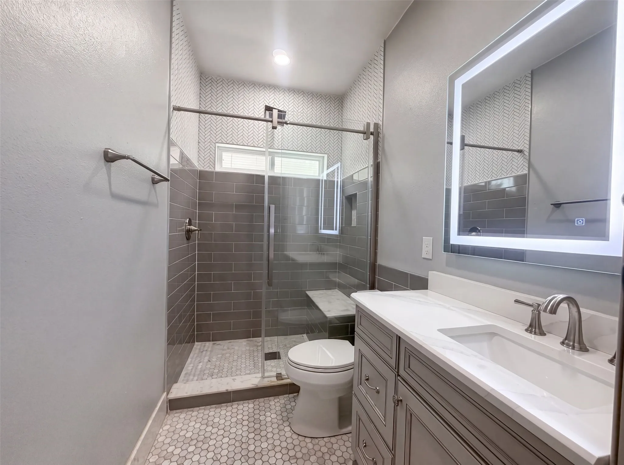 Single Family Residence For Sale in Tarrant County , 6315 Meadow Glen Drive, Arlington, Texas 76018, 5 Bedroom, 3 Bathroom, 2 Garage spaces, 2,762 Sqft, built in 1986, mls#21357014, Real Estate Agent in Arlington, Homes For Sale in Tarrant county, Homes For Sale in Arlington, Realtor in Arlington Texas, Real Estate Brokerage Independent Realty Texas, Luminita Cordes Realtor