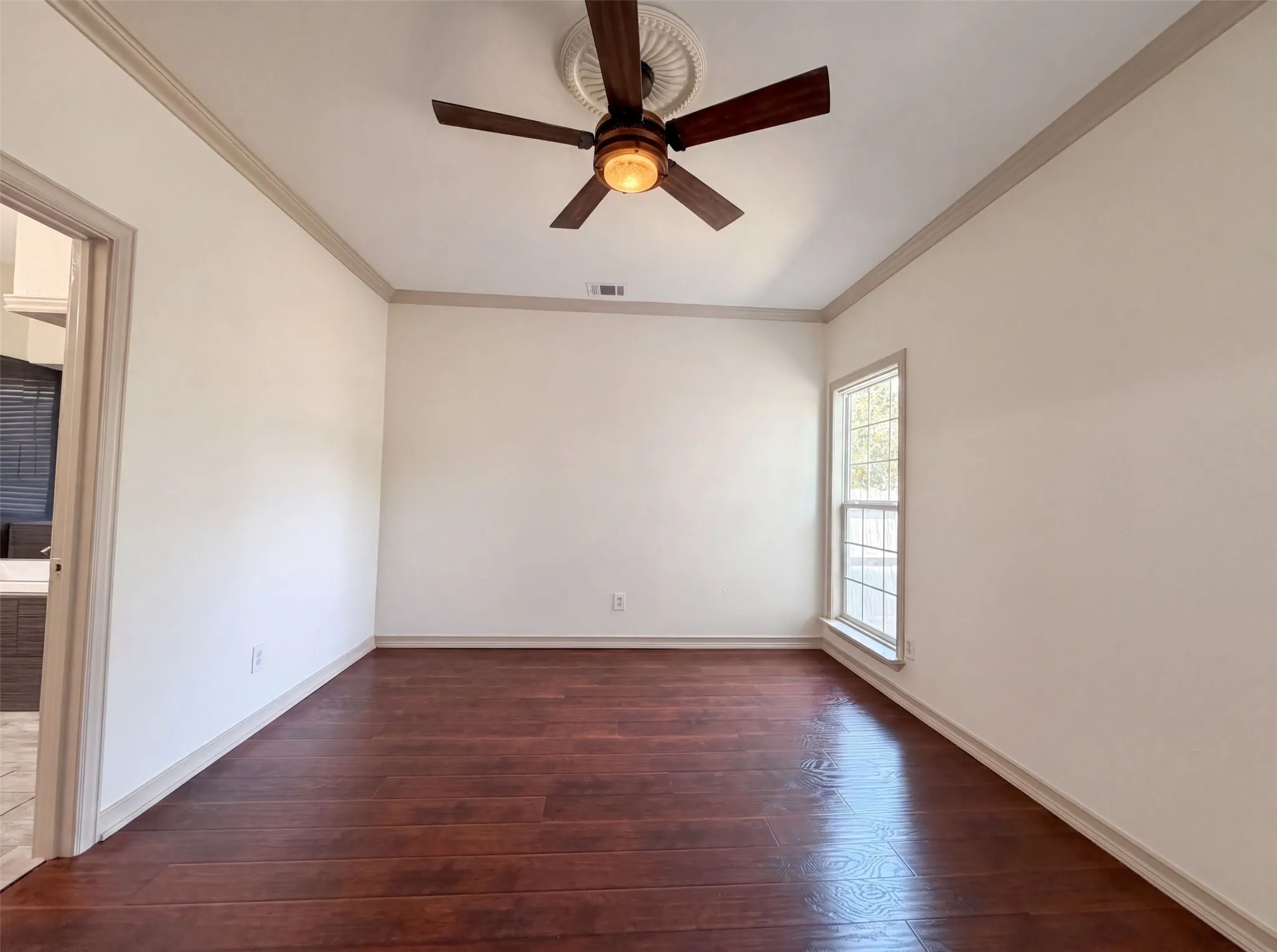 Single Family Residence For Sale in Tarrant County , 6315 Meadow Glen Drive, Arlington, Texas 76018, 5 Bedroom, 3 Bathroom, 2 Garage spaces, 2,762 Sqft, built in 1986, mls#21357014, Real Estate Agent in Arlington, Homes For Sale in Tarrant county, Homes For Sale in Arlington, Realtor in Arlington Texas, Real Estate Brokerage Independent Realty Texas, Luminita Cordes Realtor