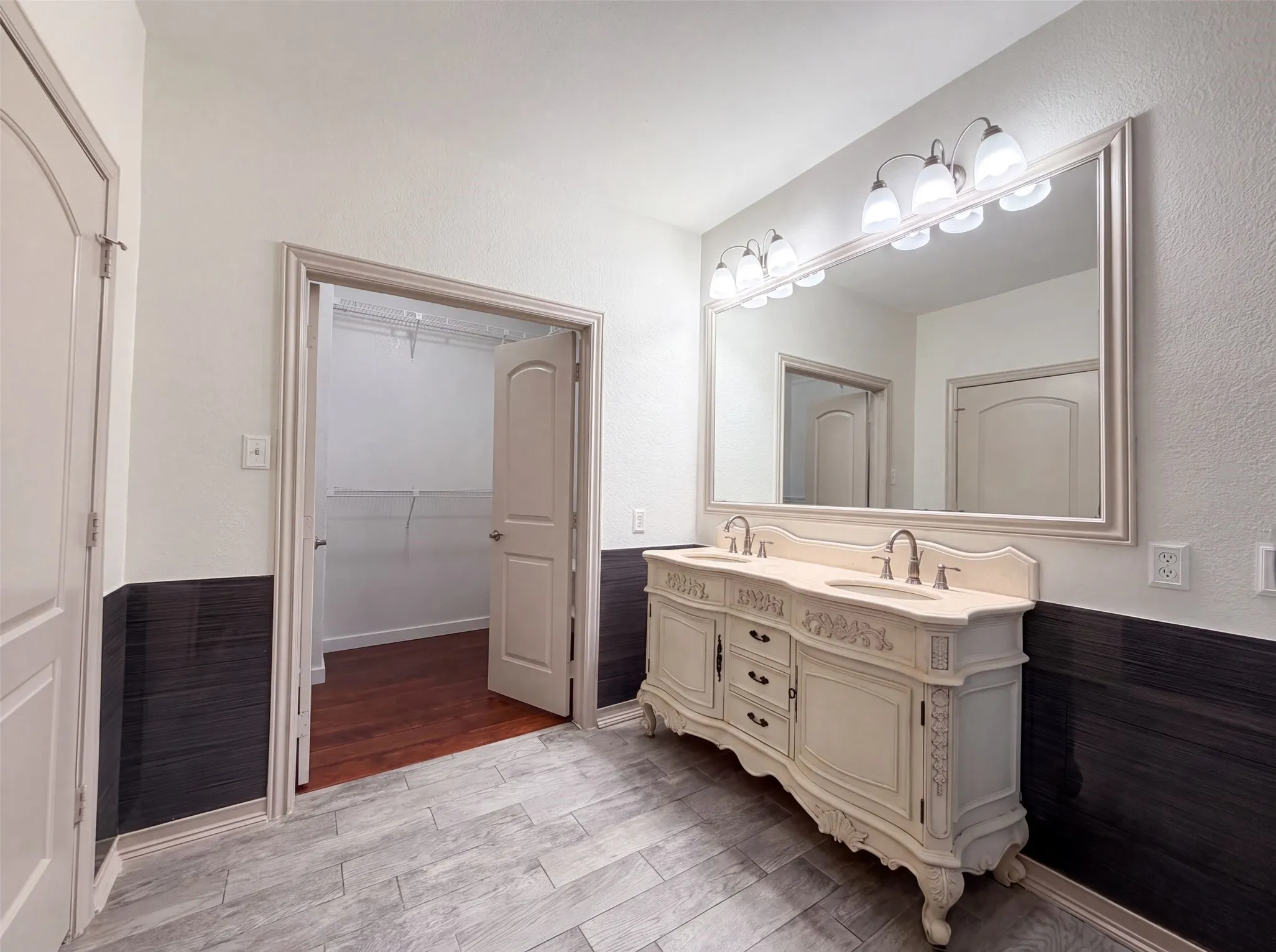 Single Family Residence For Sale in Tarrant County , 6315 Meadow Glen Drive, Arlington, Texas 76018, 5 Bedroom, 3 Bathroom, 2 Garage spaces, 2,762 Sqft, built in 1986, mls#21357014, Real Estate Agent in Arlington, Homes For Sale in Tarrant county, Homes For Sale in Arlington, Realtor in Arlington Texas, Real Estate Brokerage Independent Realty Texas, Luminita Cordes Realtor