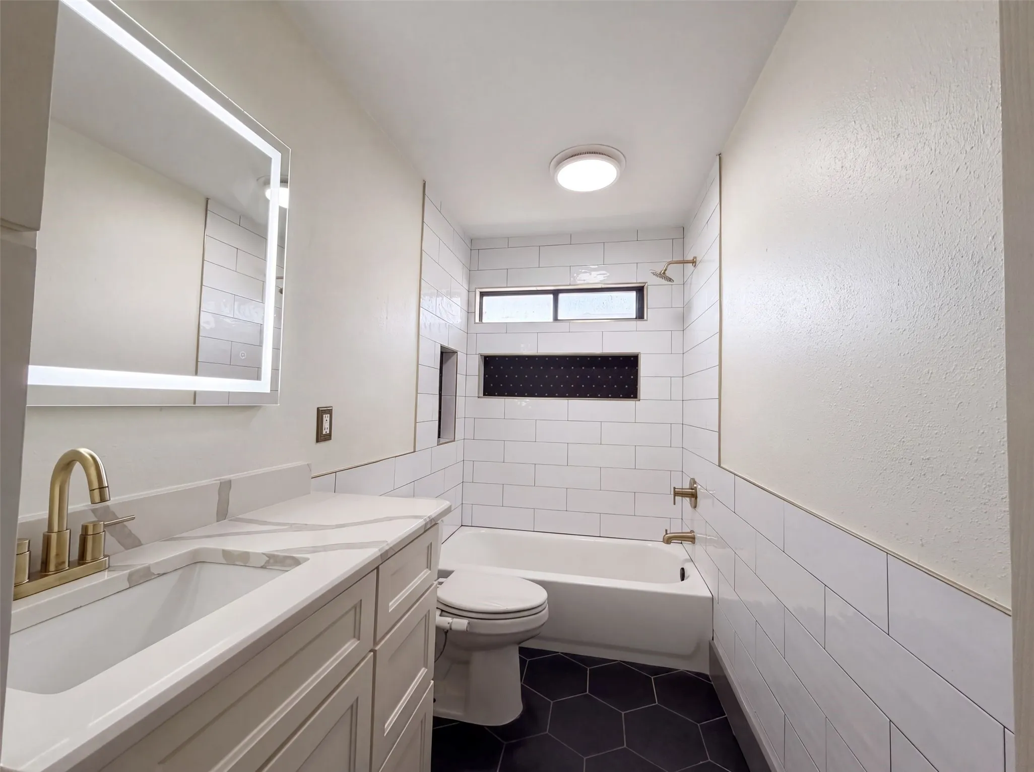 Single Family Residence For Sale in Tarrant County , 6315 Meadow Glen Drive, Arlington, Texas 76018, 5 Bedroom, 3 Bathroom, 2 Garage spaces, 2,762 Sqft, built in 1986, mls#21357014, Real Estate Agent in Arlington, Homes For Sale in Tarrant county, Homes For Sale in Arlington, Realtor in Arlington Texas, Real Estate Brokerage Independent Realty Texas, Luminita Cordes Realtor