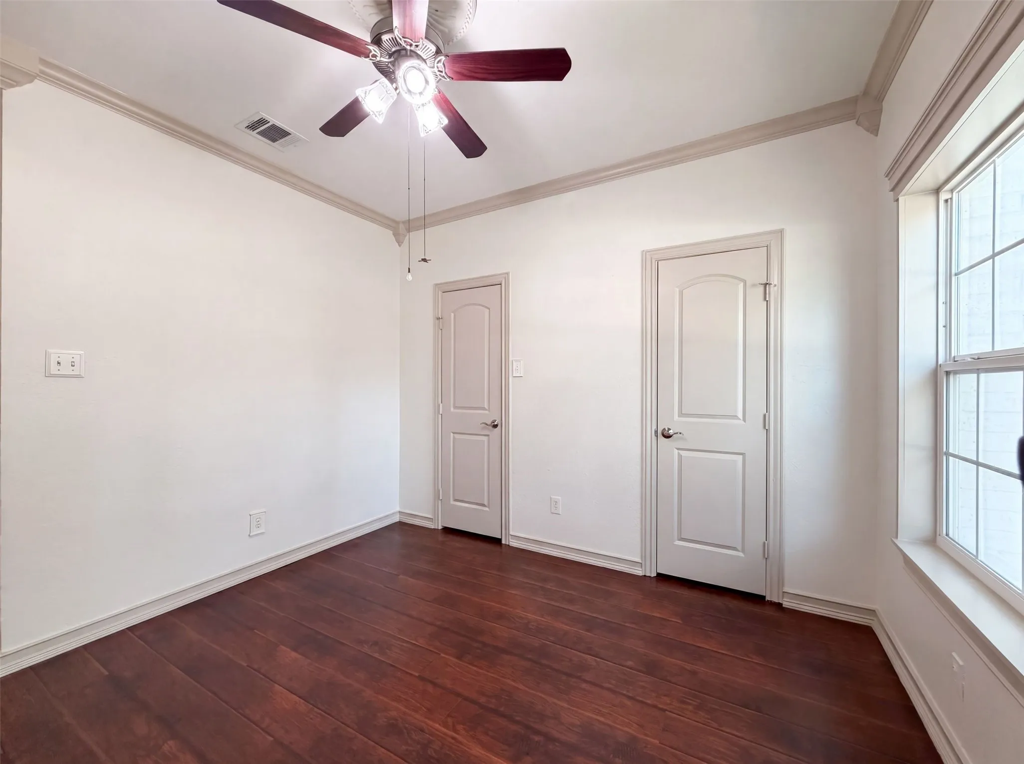 Single Family Residence For Sale in Tarrant County , 6315 Meadow Glen Drive, Arlington, Texas 76018, 5 Bedroom, 3 Bathroom, 2 Garage spaces, 2,762 Sqft, built in 1986, mls#21357014, Real Estate Agent in Arlington, Homes For Sale in Tarrant county, Homes For Sale in Arlington, Realtor in Arlington Texas, Real Estate Brokerage Independent Realty Texas, Luminita Cordes Realtor