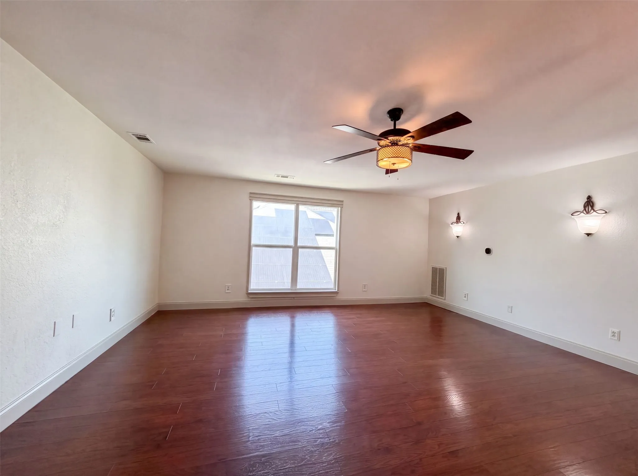 Single Family Residence For Sale in Tarrant County , 6315 Meadow Glen Drive, Arlington, Texas 76018, 5 Bedroom, 3 Bathroom, 2 Garage spaces, 2,762 Sqft, built in 1986, mls#21357014, Real Estate Agent in Arlington, Homes For Sale in Tarrant county, Homes For Sale in Arlington, Realtor in Arlington Texas, Real Estate Brokerage Independent Realty Texas, Luminita Cordes Realtor