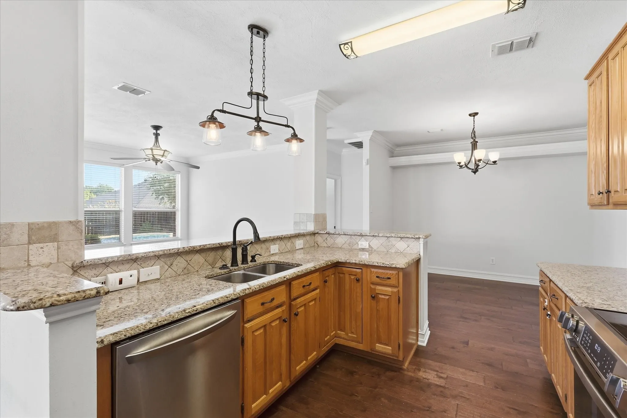 Single Family Residence For Sale in Denton County , 2608 Timberhill Drive, Flower Mound, Texas 75028, 3 Bedroom, 2 Bathroom, 2 Garage spaces, 1,508 Sqft, built in 1997, mls#21356606, Real Estate Agent in Flower Mound, Homes For Sale in Denton county, Homes For Sale in Flower Mound, Realtor in Flower Mound Texas, Real Estate Brokerage Independent Realty Texas, Luminita Cordes Realtor