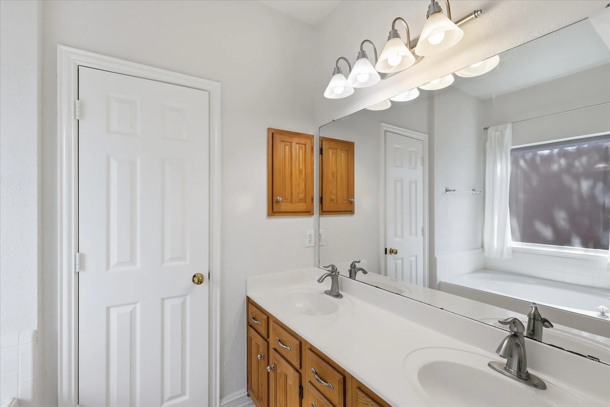 Single Family Residence For Sale in Denton County , 2608 Timberhill Drive, Flower Mound, Texas 75028, 3 Bedroom, 2 Bathroom, 2 Garage spaces, 1,508 Sqft, built in 1997, mls#21356606, Real Estate Agent in Flower Mound, Homes For Sale in Denton county, Homes For Sale in Flower Mound, Realtor in Flower Mound Texas, Real Estate Brokerage Independent Realty Texas, Luminita Cordes Realtor