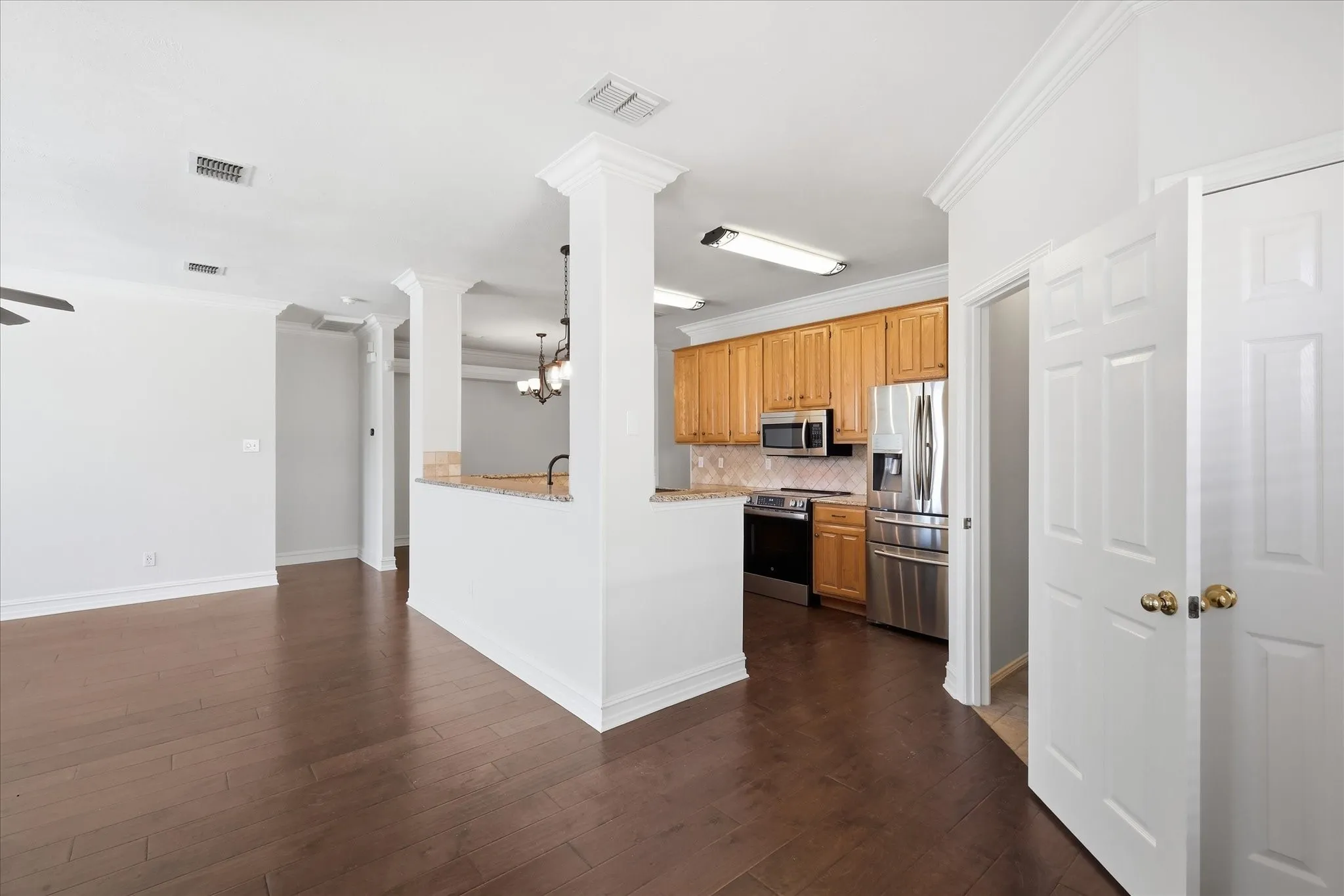 Single Family Residence For Sale in Denton County , 2608 Timberhill Drive, Flower Mound, Texas 75028, 3 Bedroom, 2 Bathroom, 2 Garage spaces, 1,508 Sqft, built in 1997, mls#21356606, Real Estate Agent in Flower Mound, Homes For Sale in Denton county, Homes For Sale in Flower Mound, Realtor in Flower Mound Texas, Real Estate Brokerage Independent Realty Texas, Luminita Cordes Realtor