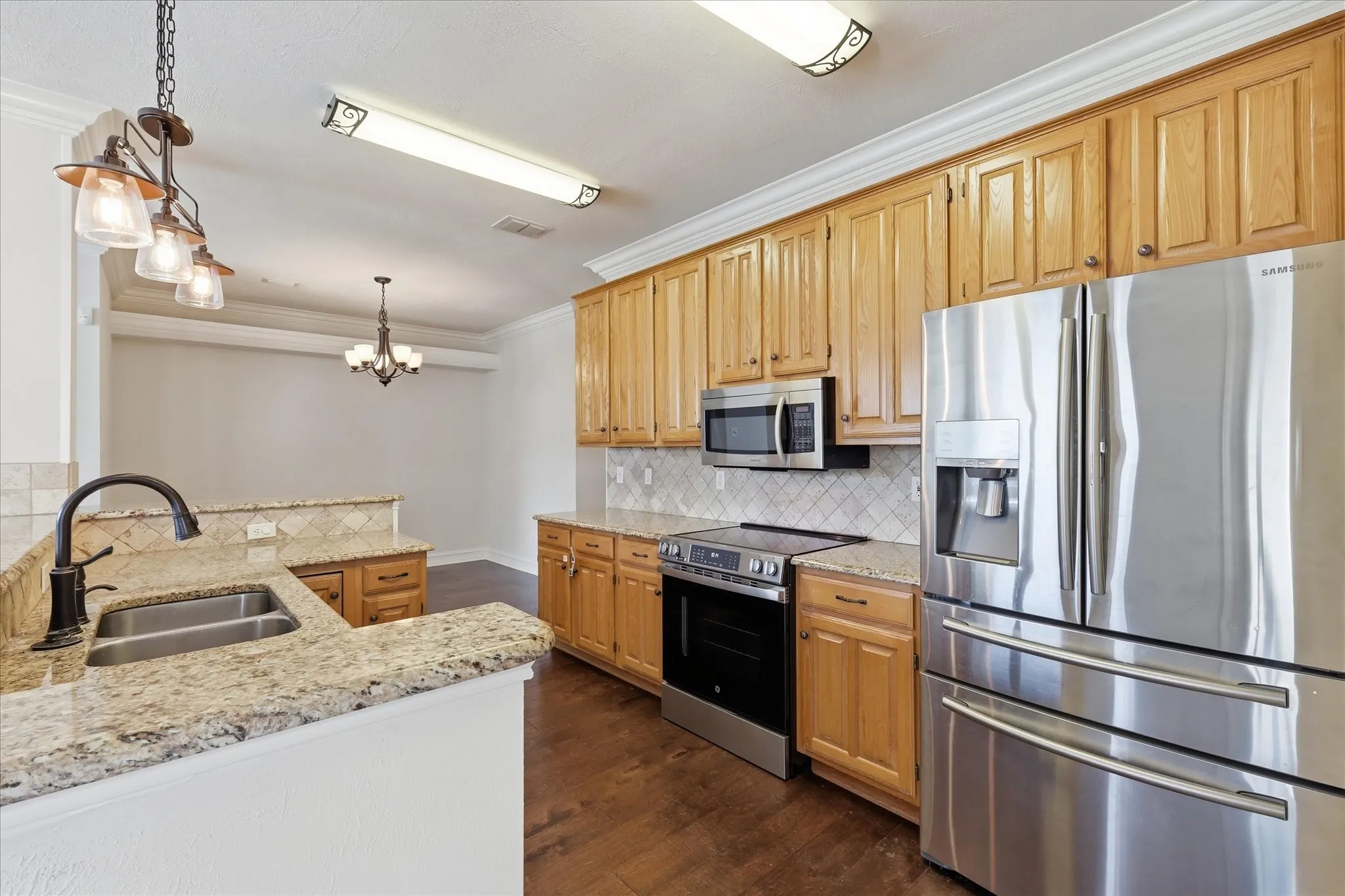 Single Family Residence For Sale in Denton County , 2608 Timberhill Drive, Flower Mound, Texas 75028, 3 Bedroom, 2 Bathroom, 2 Garage spaces, 1,508 Sqft, built in 1997, mls#21356606, Real Estate Agent in Flower Mound, Homes For Sale in Denton county, Homes For Sale in Flower Mound, Realtor in Flower Mound Texas, Real Estate Brokerage Independent Realty Texas, Luminita Cordes Realtor