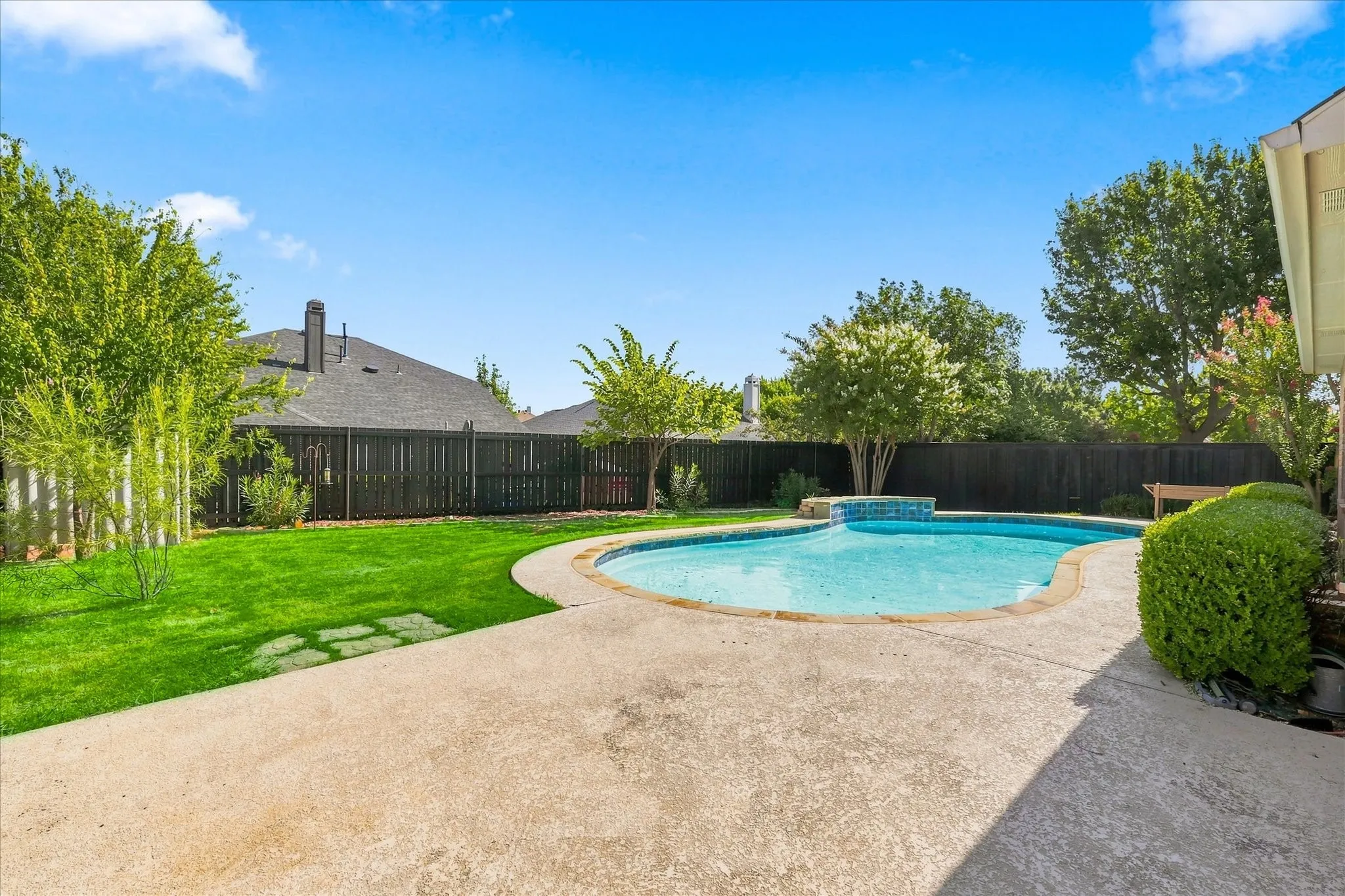 Single Family Residence For Sale in Denton County , 2608 Timberhill Drive, Flower Mound, Texas 75028, 3 Bedroom, 2 Bathroom, 2 Garage spaces, 1,508 Sqft, built in 1997, mls#21356606, Real Estate Agent in Flower Mound, Homes For Sale in Denton county, Homes For Sale in Flower Mound, Realtor in Flower Mound Texas, Real Estate Brokerage Independent Realty Texas, Luminita Cordes Realtor