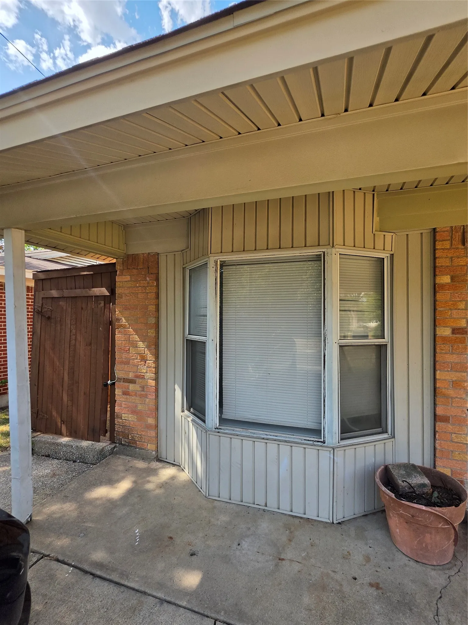 Apartment For Rent in Dallas County , 2539 Hillsboro Avenue, Dallas, Texas 75228, 0, 1 Bathroom, Garage spaces, 200 Sqft, built in 1957, mls#21357024, Real Estate Agent in Dallas, Homes For Rent in Dallas county, Homes For Rent in Dallas, Realtor in Dallas Texas, Real Estate Brokerage Independent Realty Texas, Luminita Cordes Realtor