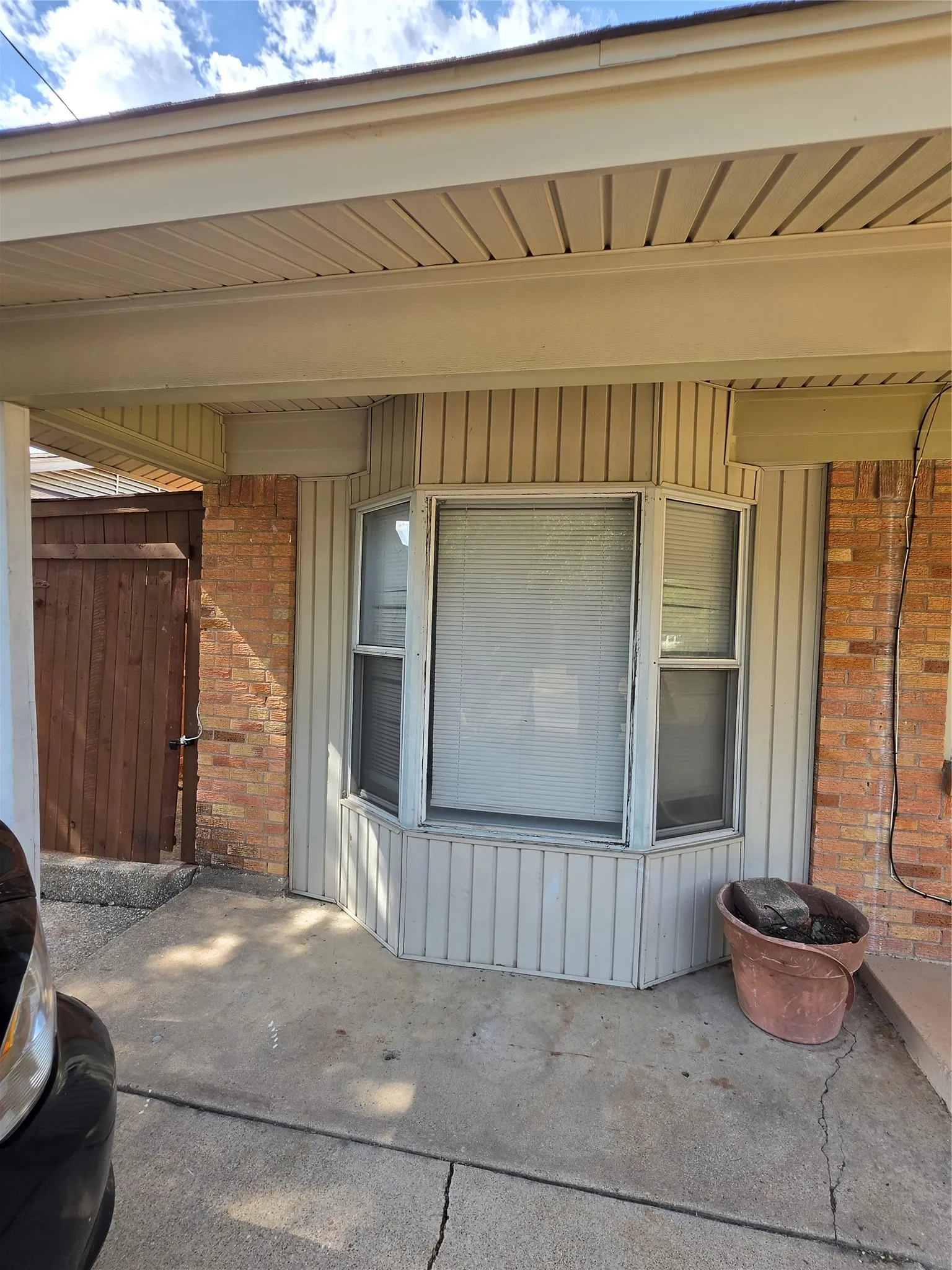 Apartment For Rent in Dallas County , 2539 Hillsboro Avenue, Dallas, Texas 75228, 0, 1 Bathroom, Garage spaces, 200 Sqft, built in 1957, mls#21357024, Real Estate Agent in Dallas, Homes For Rent in Dallas county, Homes For Rent in Dallas, Realtor in Dallas Texas, Real Estate Brokerage Independent Realty Texas, Luminita Cordes Realtor