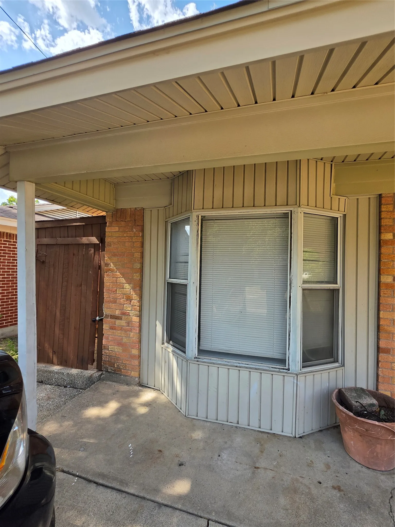 Apartment For Rent in Dallas County , 2539 Hillsboro Avenue, Dallas, Texas 75228, 0, 1 Bathroom, Garage spaces, 200 Sqft, built in 1957, mls#21357024, Real Estate Agent in Dallas, Homes For Rent in Dallas county, Homes For Rent in Dallas, Realtor in Dallas Texas, Real Estate Brokerage Independent Realty Texas, Luminita Cordes Realtor