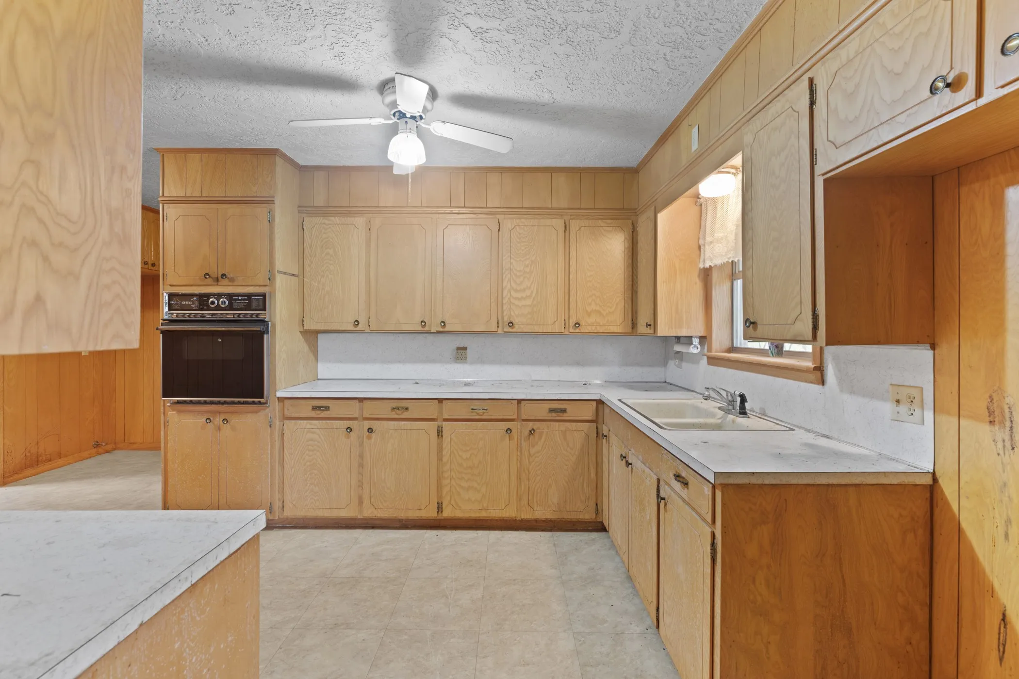 Farm For Sale in Wood County , 3349 E State Highway 154, Quitman, Texas 75783, 3 Bedroom, 3 Bathroom, 2 Garage spaces, 2,674 Sqft, built in 1960, mls#21356912, Real Estate Agent in Quitman, Homes For Sale in Wood county, Homes For Sale in Quitman, Realtor in Quitman Texas, Real Estate Brokerage Independent Realty Texas, Luminita Cordes Realtor