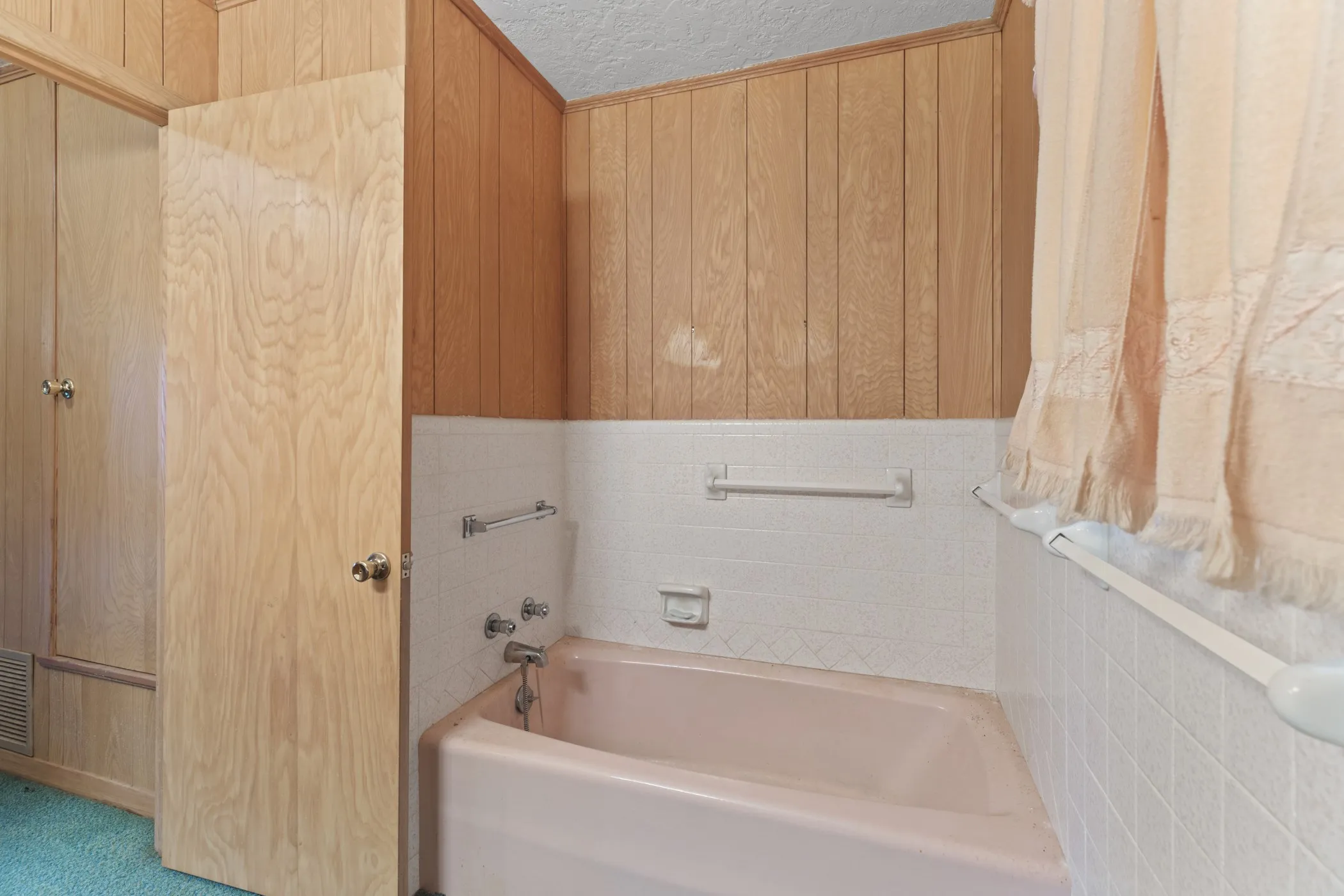 Farm For Sale in Wood County , 3349 E State Highway 154, Quitman, Texas 75783, 3 Bedroom, 3 Bathroom, 2 Garage spaces, 2,674 Sqft, built in 1960, mls#21356912, Real Estate Agent in Quitman, Homes For Sale in Wood county, Homes For Sale in Quitman, Realtor in Quitman Texas, Real Estate Brokerage Independent Realty Texas, Luminita Cordes Realtor