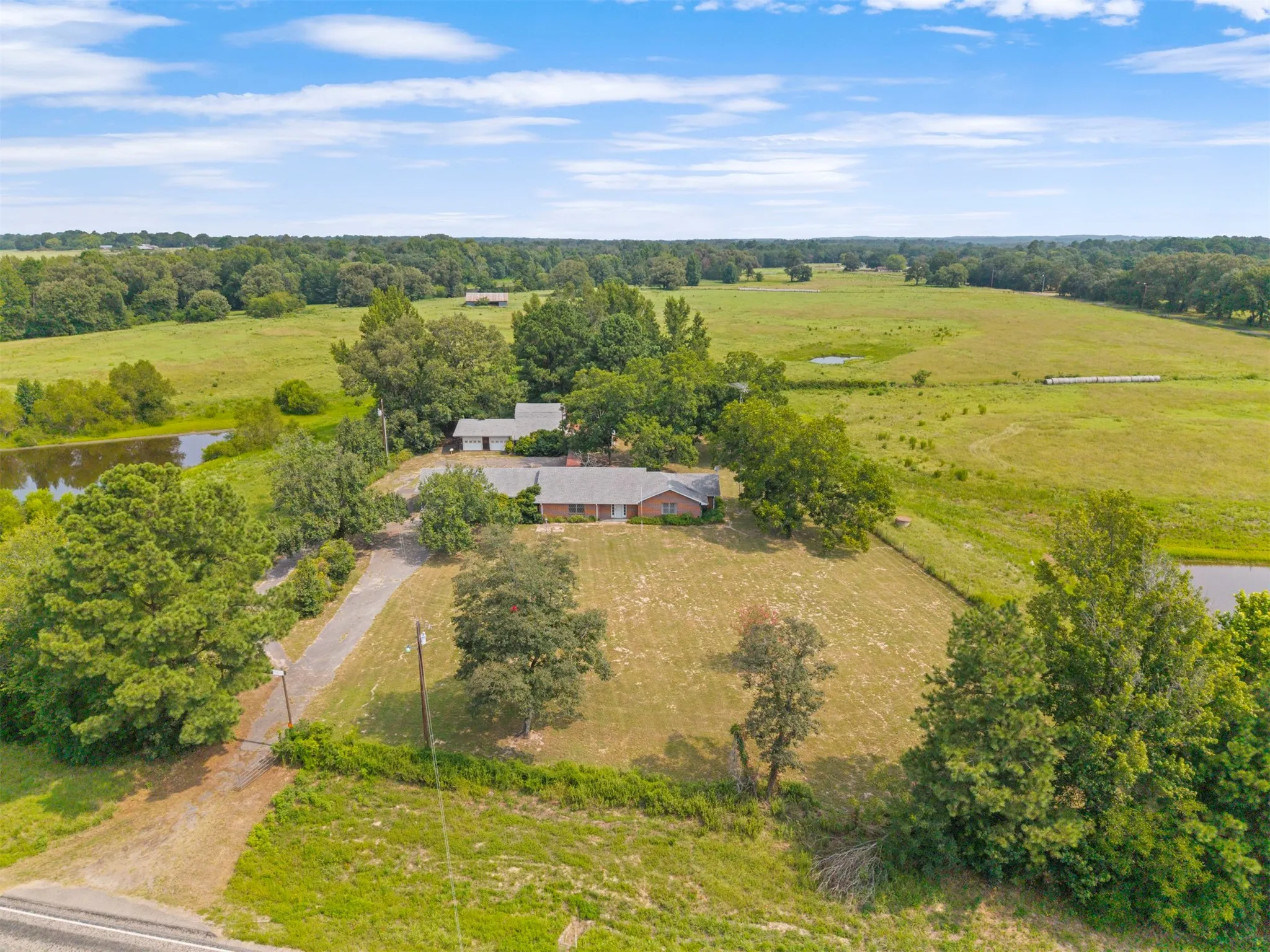 Farm For Sale in Wood County , 3349 E State Highway 154, Quitman, Texas 75783, 3 Bedroom, 3 Bathroom, 2 Garage spaces, 2,674 Sqft, built in 1960, mls#21356912, Real Estate Agent in Quitman, Homes For Sale in Wood county, Homes For Sale in Quitman, Realtor in Quitman Texas, Real Estate Brokerage Independent Realty Texas, Luminita Cordes Realtor