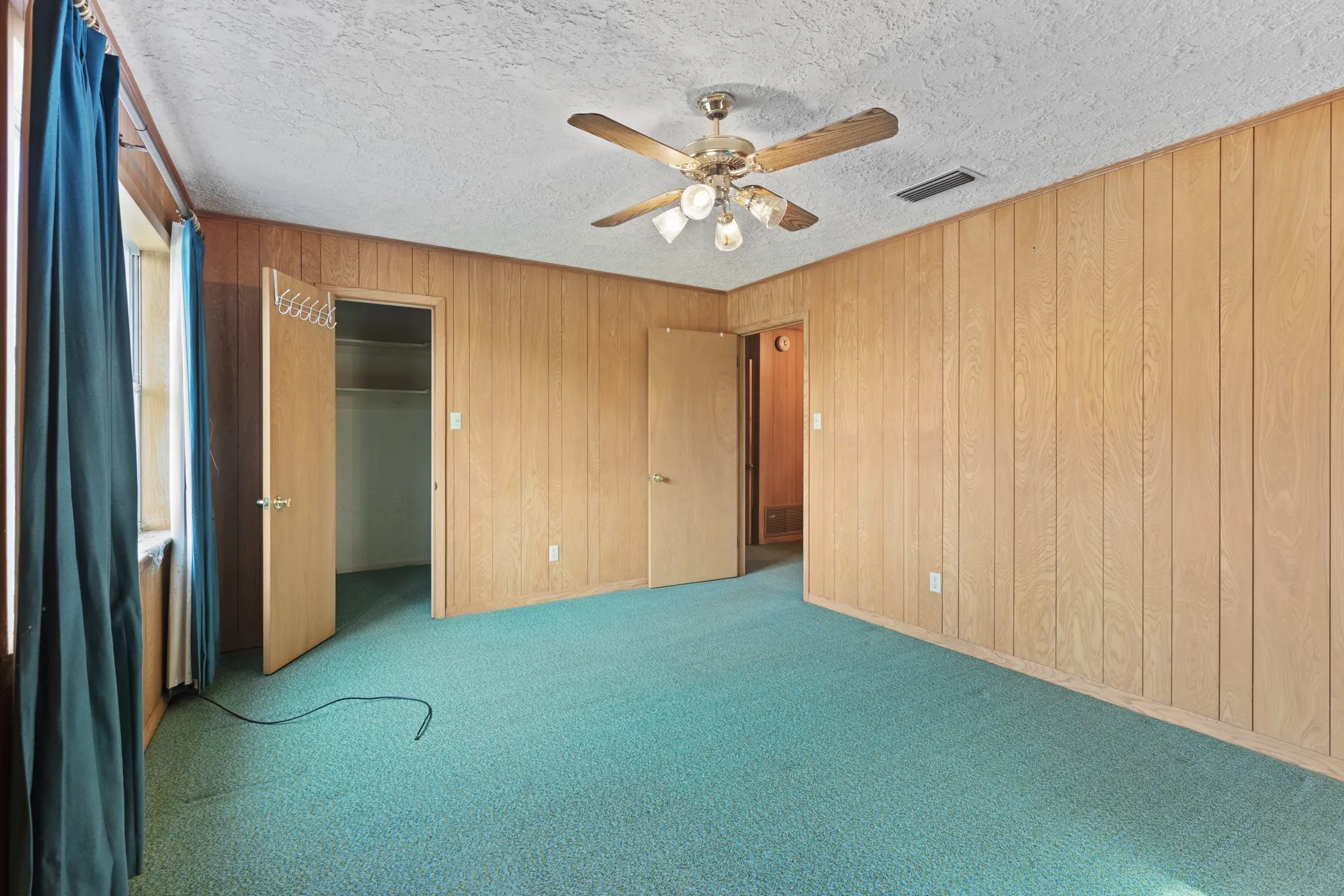 Farm For Sale in Wood County , 3349 E State Highway 154, Quitman, Texas 75783, 3 Bedroom, 3 Bathroom, 2 Garage spaces, 2,674 Sqft, built in 1960, mls#21356912, Real Estate Agent in Quitman, Homes For Sale in Wood county, Homes For Sale in Quitman, Realtor in Quitman Texas, Real Estate Brokerage Independent Realty Texas, Luminita Cordes Realtor