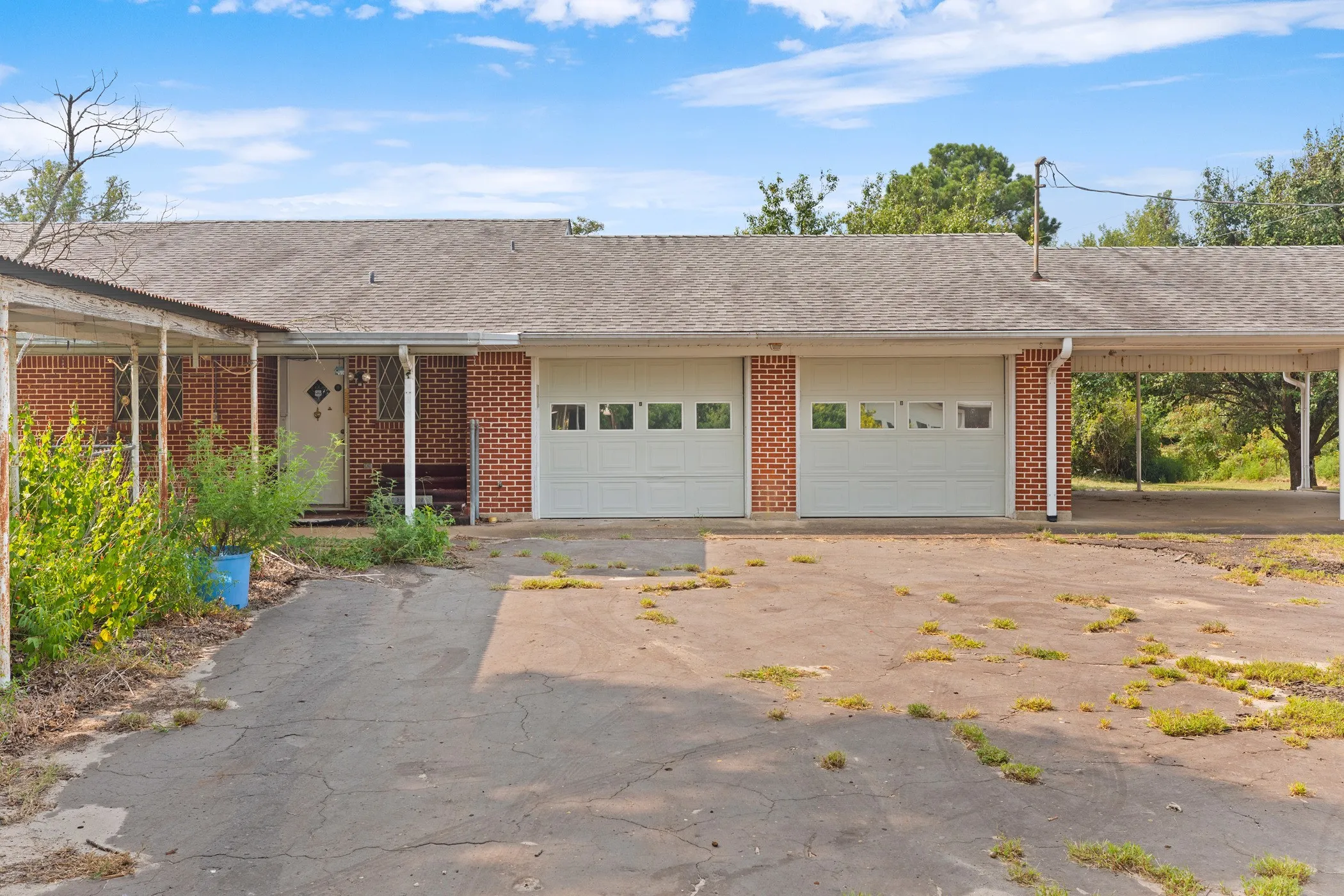 Farm For Sale in Wood County , 3349 E State Highway 154, Quitman, Texas 75783, 3 Bedroom, 3 Bathroom, 2 Garage spaces, 2,674 Sqft, built in 1960, mls#21356912, Real Estate Agent in Quitman, Homes For Sale in Wood county, Homes For Sale in Quitman, Realtor in Quitman Texas, Real Estate Brokerage Independent Realty Texas, Luminita Cordes Realtor
