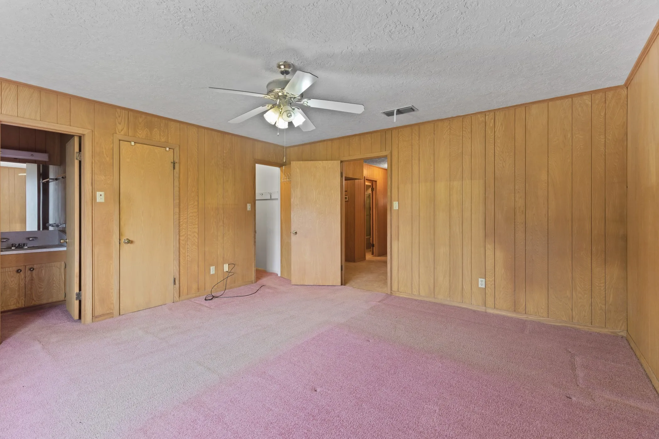Farm For Sale in Wood County , 3349 E State Highway 154, Quitman, Texas 75783, 3 Bedroom, 3 Bathroom, 2 Garage spaces, 2,674 Sqft, built in 1960, mls#21356912, Real Estate Agent in Quitman, Homes For Sale in Wood county, Homes For Sale in Quitman, Realtor in Quitman Texas, Real Estate Brokerage Independent Realty Texas, Luminita Cordes Realtor