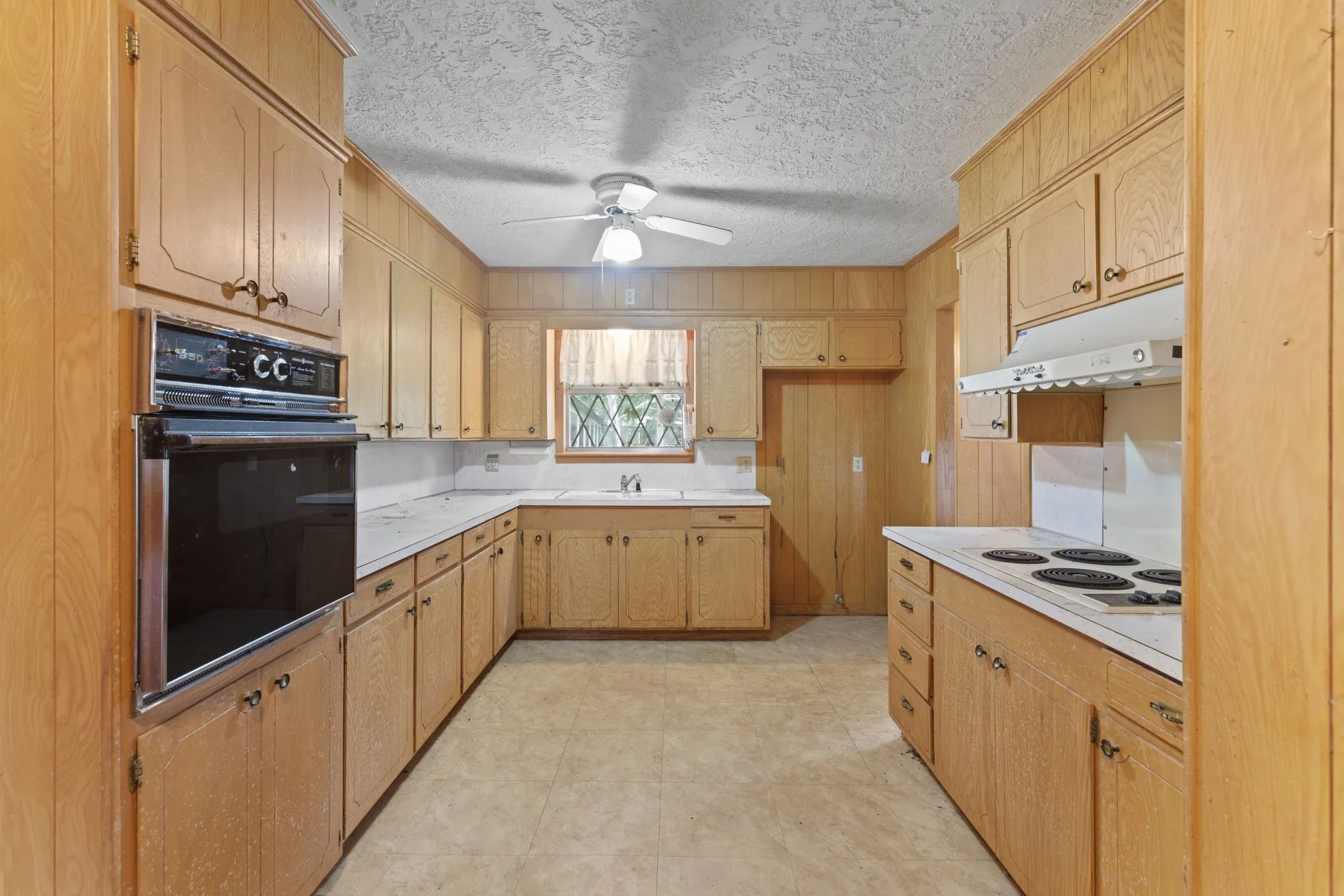 Farm For Sale in Wood County , 3349 E State Highway 154, Quitman, Texas 75783, 3 Bedroom, 3 Bathroom, 2 Garage spaces, 2,674 Sqft, built in 1960, mls#21356912, Real Estate Agent in Quitman, Homes For Sale in Wood county, Homes For Sale in Quitman, Realtor in Quitman Texas, Real Estate Brokerage Independent Realty Texas, Luminita Cordes Realtor
