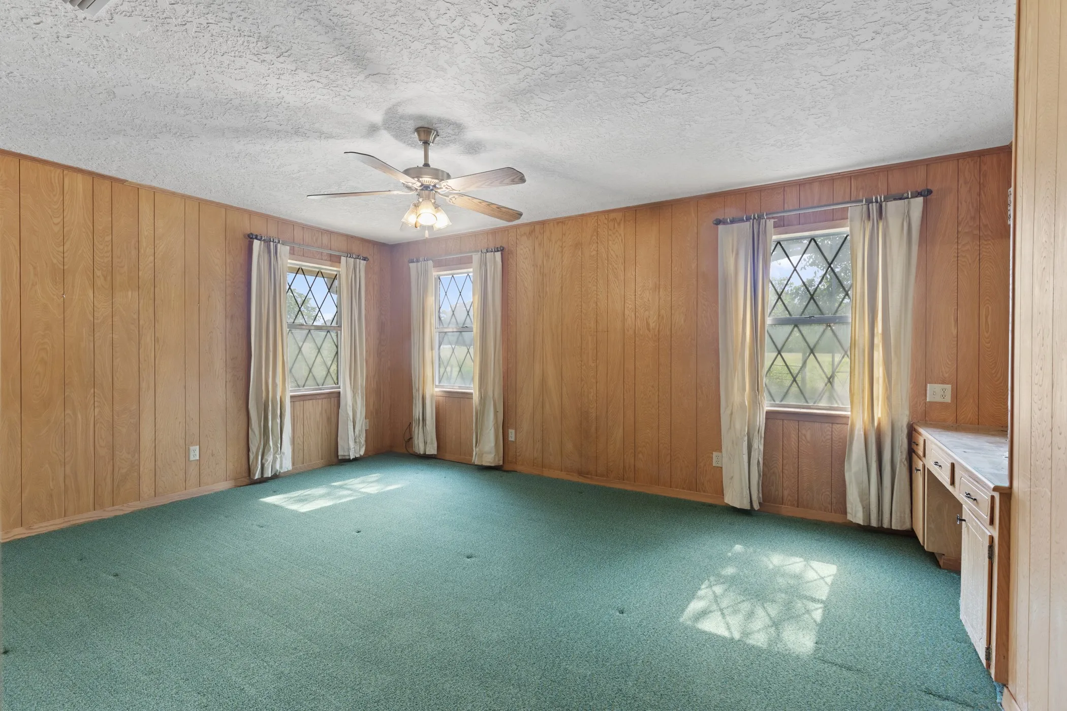 Farm For Sale in Wood County , 3349 E State Highway 154, Quitman, Texas 75783, 3 Bedroom, 3 Bathroom, 2 Garage spaces, 2,674 Sqft, built in 1960, mls#21356912, Real Estate Agent in Quitman, Homes For Sale in Wood county, Homes For Sale in Quitman, Realtor in Quitman Texas, Real Estate Brokerage Independent Realty Texas, Luminita Cordes Realtor