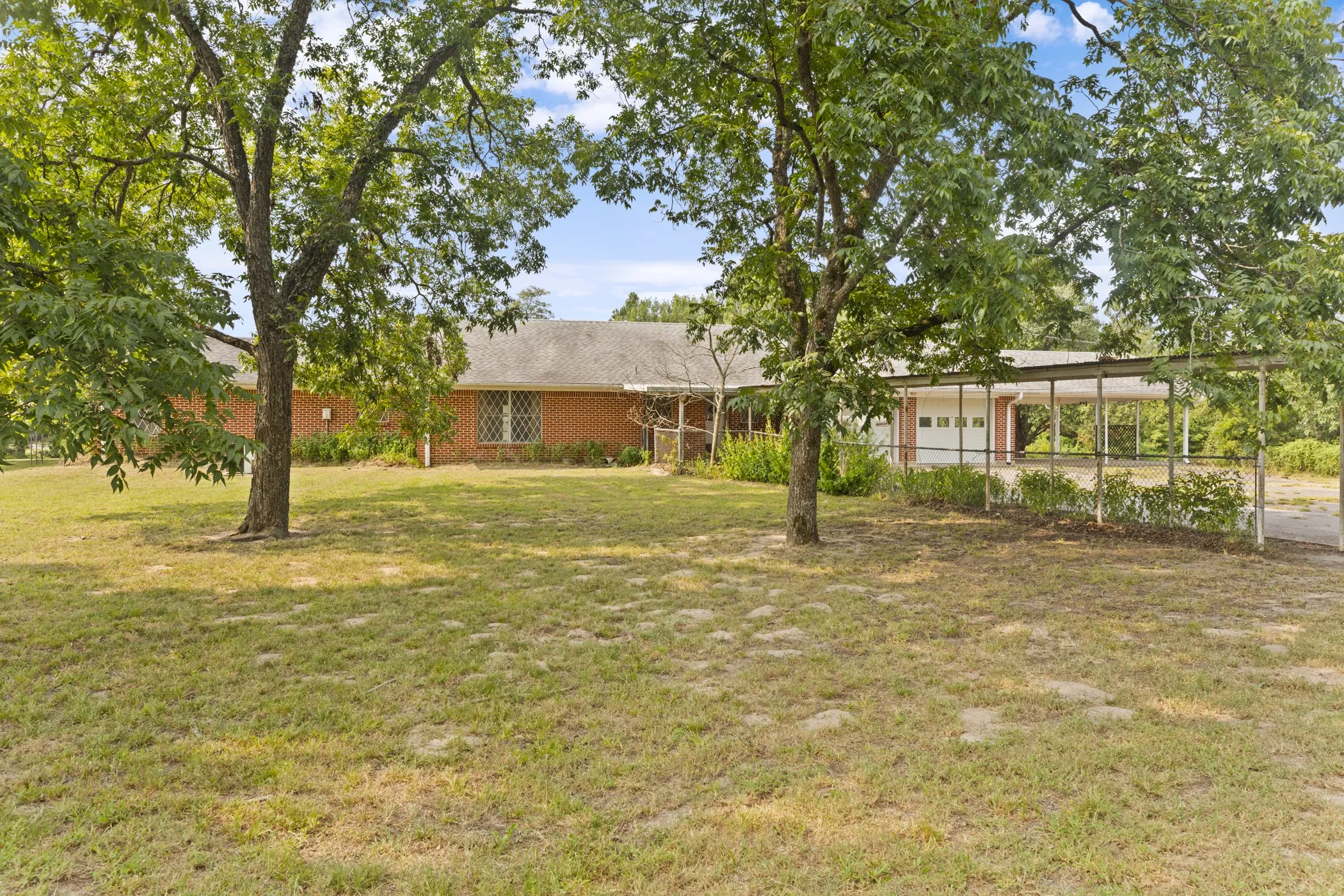 Farm For Sale in Wood County , 3349 E State Highway 154, Quitman, Texas 75783, 3 Bedroom, 3 Bathroom, 2 Garage spaces, 2,674 Sqft, built in 1960, mls#21356912, Real Estate Agent in Quitman, Homes For Sale in Wood county, Homes For Sale in Quitman, Realtor in Quitman Texas, Real Estate Brokerage Independent Realty Texas, Luminita Cordes Realtor