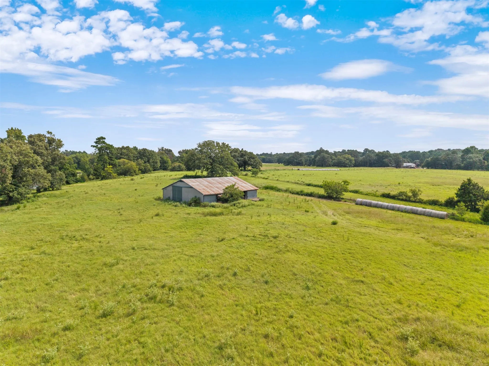 Farm For Sale in Wood County , 3349 E State Highway 154, Quitman, Texas 75783, 3 Bedroom, 3 Bathroom, 2 Garage spaces, 2,674 Sqft, built in 1960, mls#21356912, Real Estate Agent in Quitman, Homes For Sale in Wood county, Homes For Sale in Quitman, Realtor in Quitman Texas, Real Estate Brokerage Independent Realty Texas, Luminita Cordes Realtor