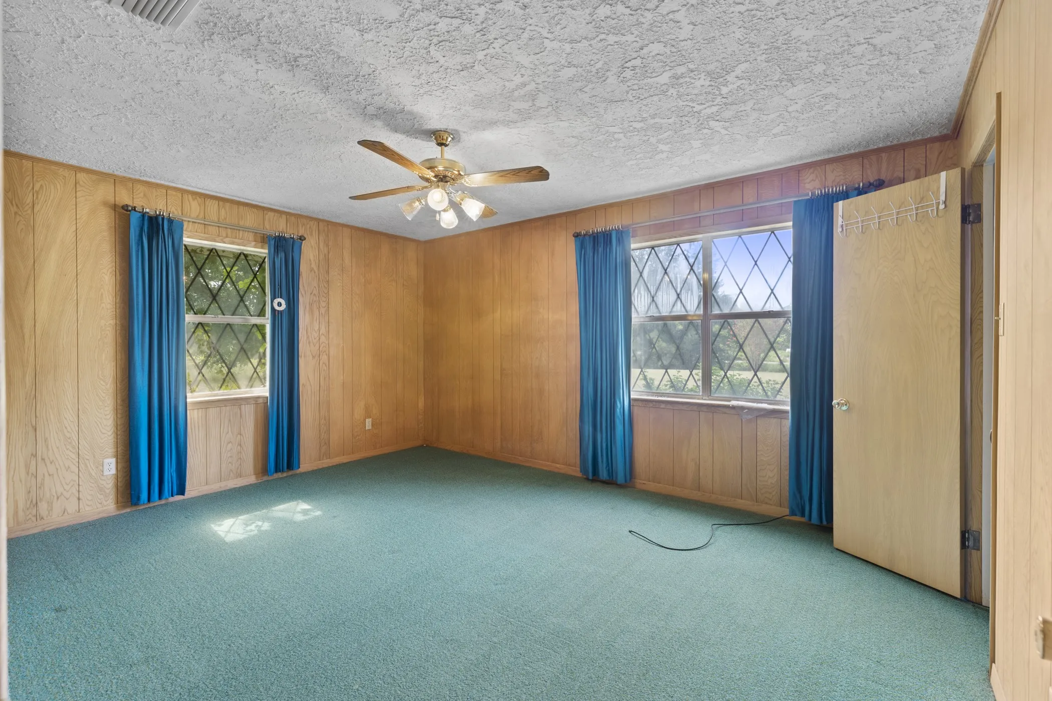 Farm For Sale in Wood County , 3349 E State Highway 154, Quitman, Texas 75783, 3 Bedroom, 3 Bathroom, 2 Garage spaces, 2,674 Sqft, built in 1960, mls#21356912, Real Estate Agent in Quitman, Homes For Sale in Wood county, Homes For Sale in Quitman, Realtor in Quitman Texas, Real Estate Brokerage Independent Realty Texas, Luminita Cordes Realtor
