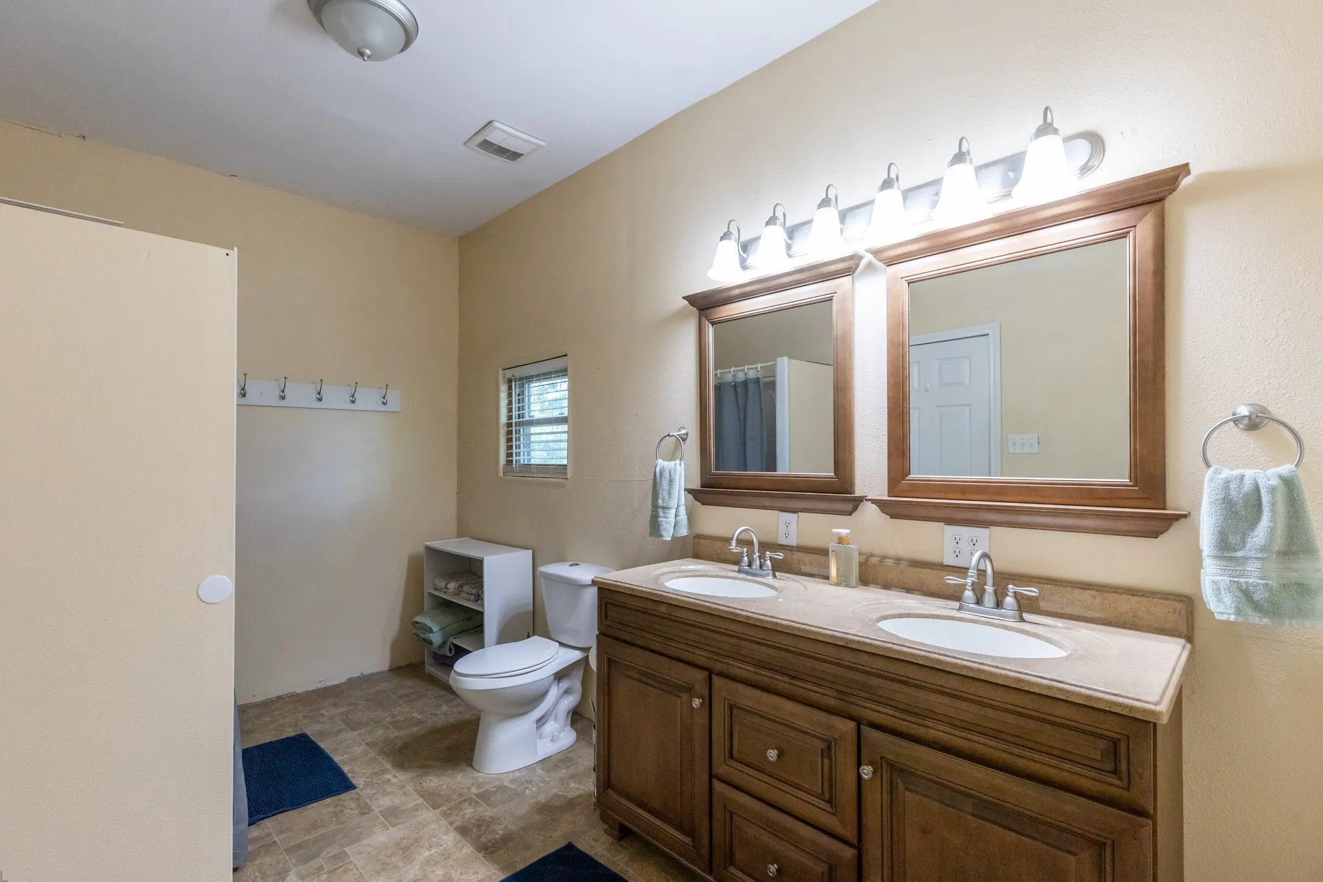 Single Family Residence For Sale in Callahan County , 832 Peyton Street, Baird, Texas 79504, 3 Bedroom, 2 Bathroom, 2 Garage spaces, 1,454 Sqft, built in 1909, mls#21345686, Real Estate Agent in Baird, Homes For Sale in Callahan county, Homes For Sale in Baird, Realtor in Baird Texas, Real Estate Brokerage Independent Realty Texas, Luminita Cordes Realtor