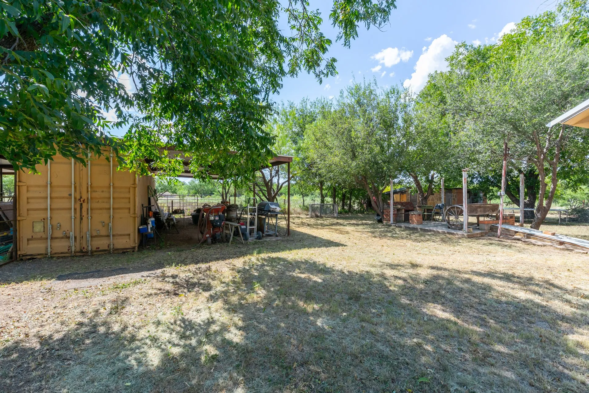 Single Family Residence For Sale in Callahan County , 832 Peyton Street, Baird, Texas 79504, 3 Bedroom, 2 Bathroom, 2 Garage spaces, 1,454 Sqft, built in 1909, mls#21345686, Real Estate Agent in Baird, Homes For Sale in Callahan county, Homes For Sale in Baird, Realtor in Baird Texas, Real Estate Brokerage Independent Realty Texas, Luminita Cordes Realtor
