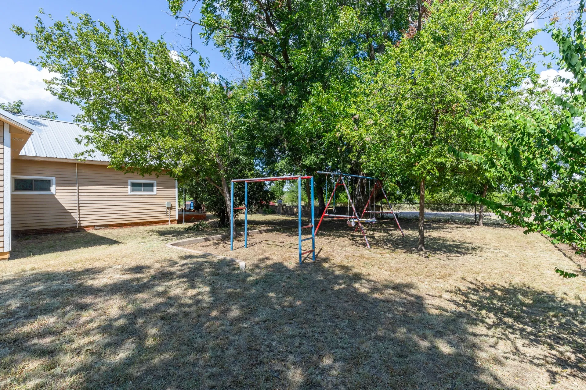 Single Family Residence For Sale in Callahan County , 832 Peyton Street, Baird, Texas 79504, 3 Bedroom, 2 Bathroom, 2 Garage spaces, 1,454 Sqft, built in 1909, mls#21345686, Real Estate Agent in Baird, Homes For Sale in Callahan county, Homes For Sale in Baird, Realtor in Baird Texas, Real Estate Brokerage Independent Realty Texas, Luminita Cordes Realtor