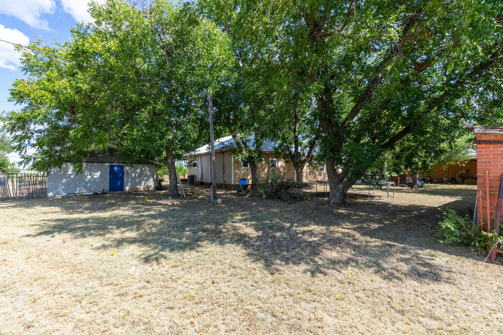 Single Family Residence For Sale in Callahan County , 832 Peyton Street, Baird, Texas 79504, 3 Bedroom, 2 Bathroom, 2 Garage spaces, 1,454 Sqft, built in 1909, mls#21345686, Real Estate Agent in Baird, Homes For Sale in Callahan county, Homes For Sale in Baird, Realtor in Baird Texas, Real Estate Brokerage Independent Realty Texas, Luminita Cordes Realtor